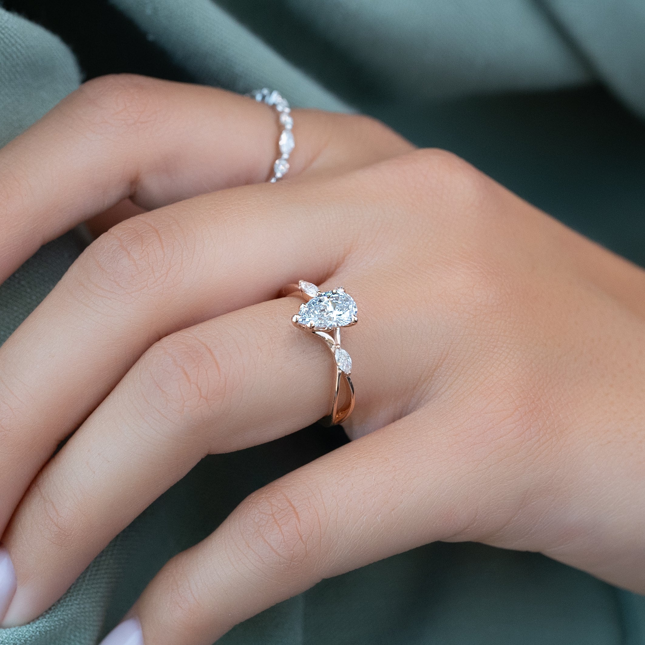 1.0 - 3.0 CT Pear Cut CVD Diamond twig Engagement Ring
