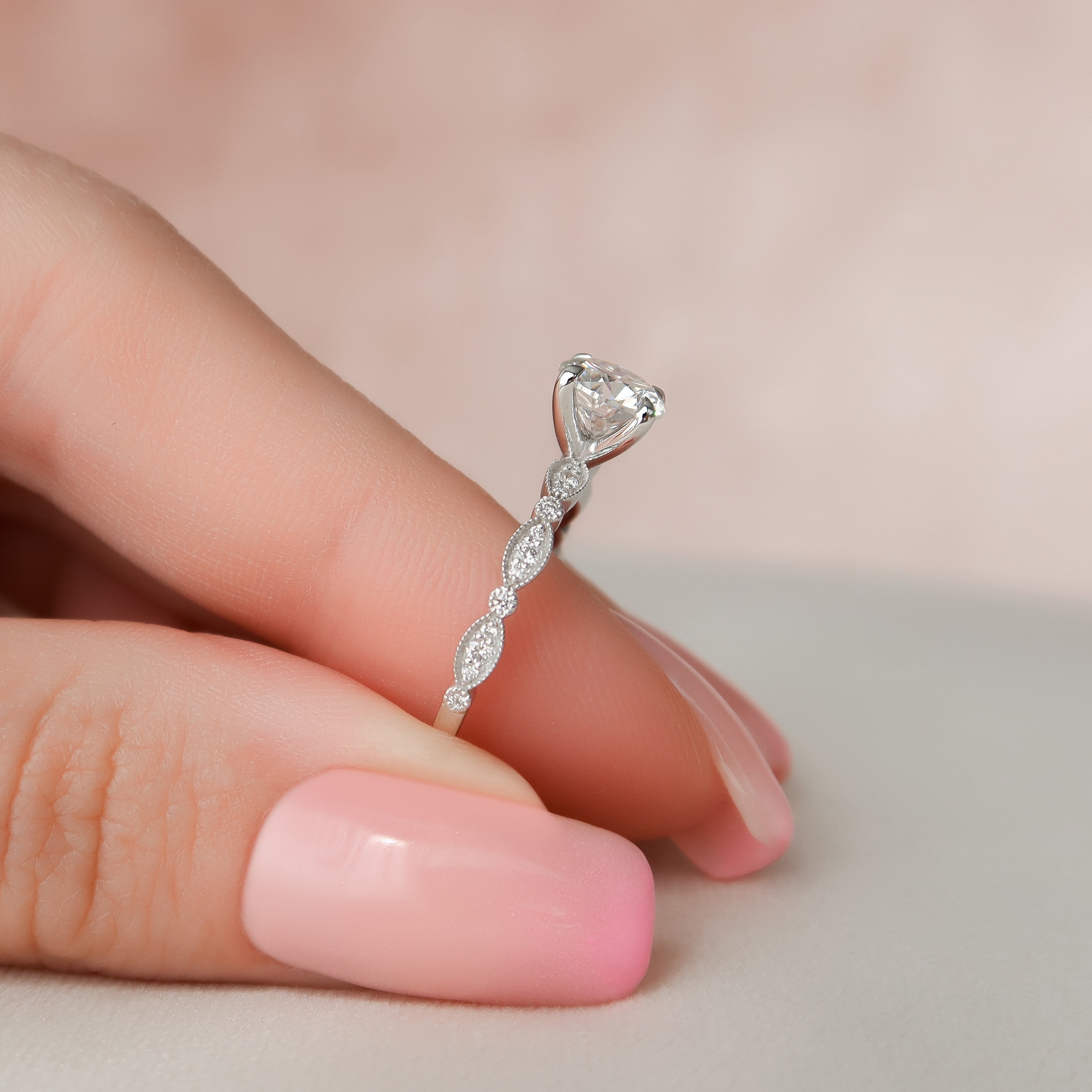 1.0 - 2.0 CT Round Cut Lab Grown Diamond art-deco Engagement Ring