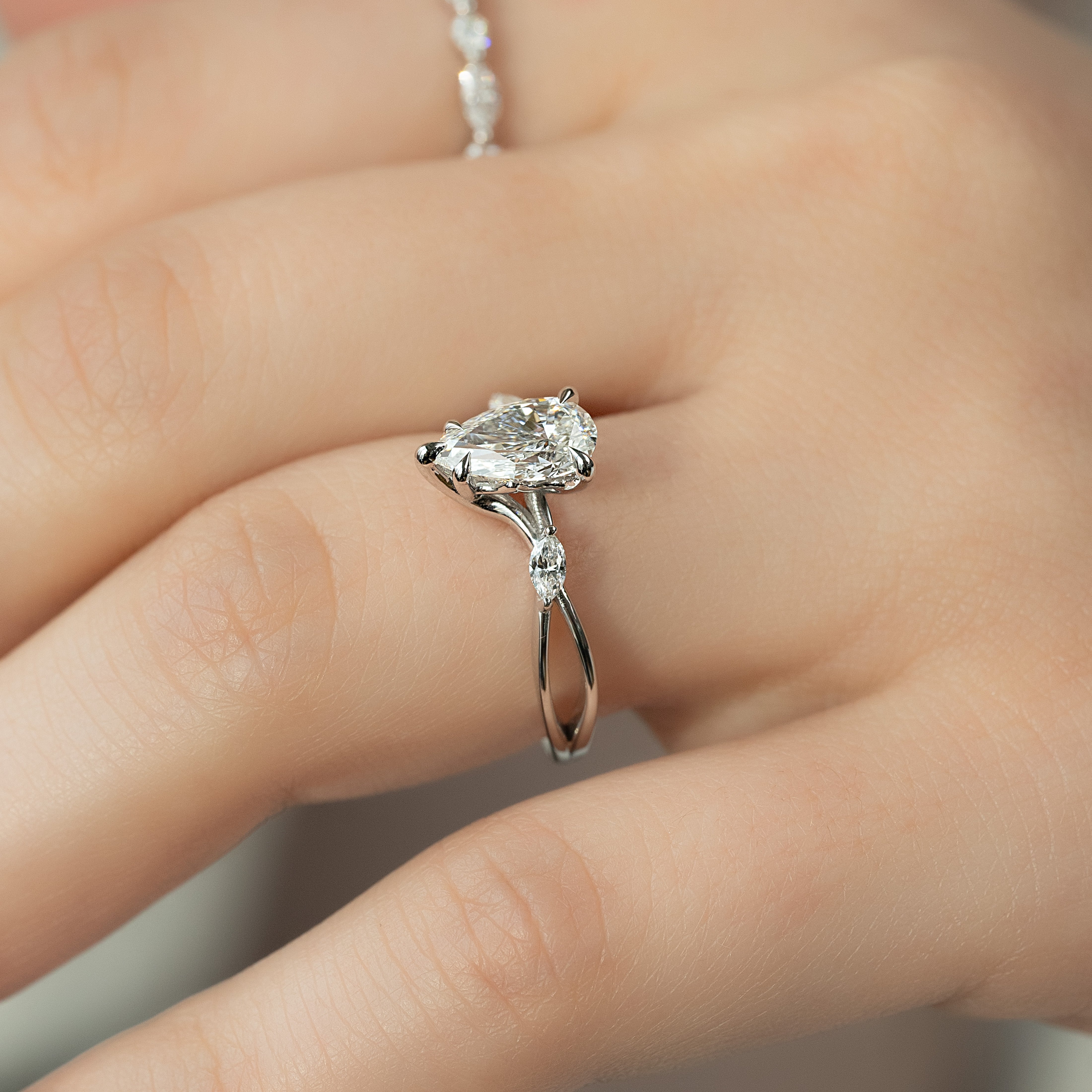 1.0 - 3.0 CT Pear Cut CVD Diamond twig Engagement Ring