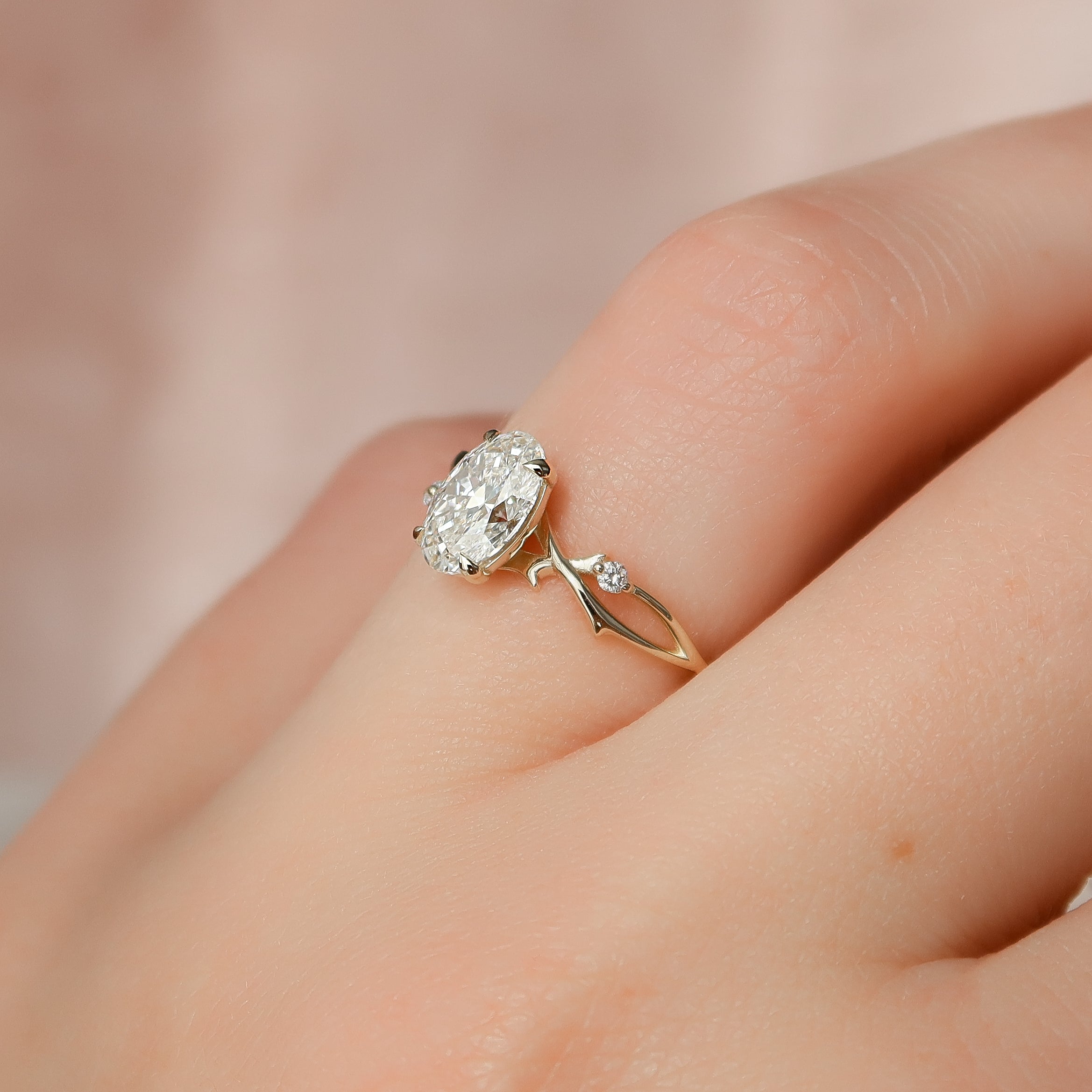2.0 - 4.0 CT Oval Cut CVD Diamond twig Engagement Ring