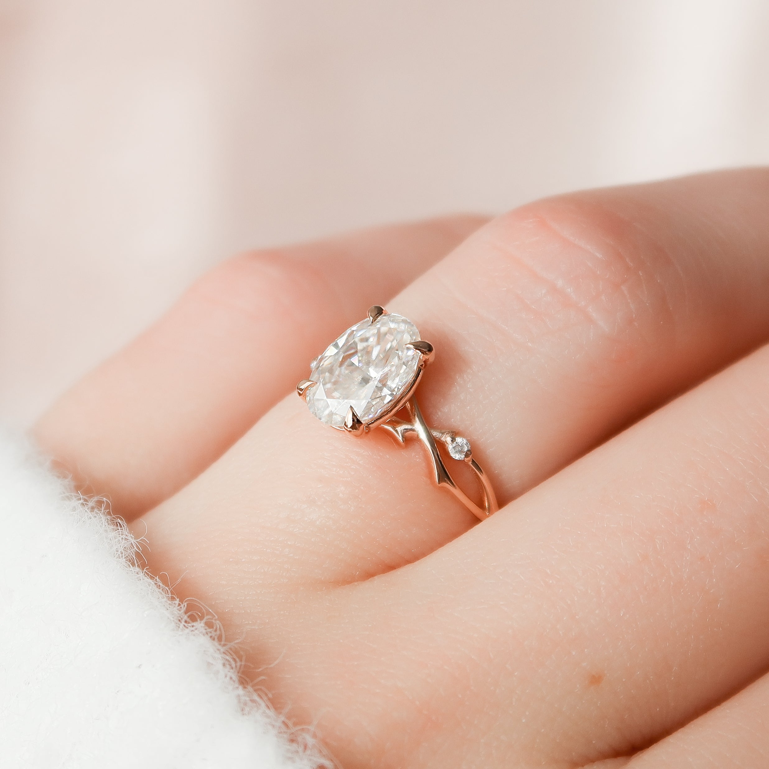 2.0 - 4.0 CT Oval Cut CVD Diamond twig Engagement Ring
