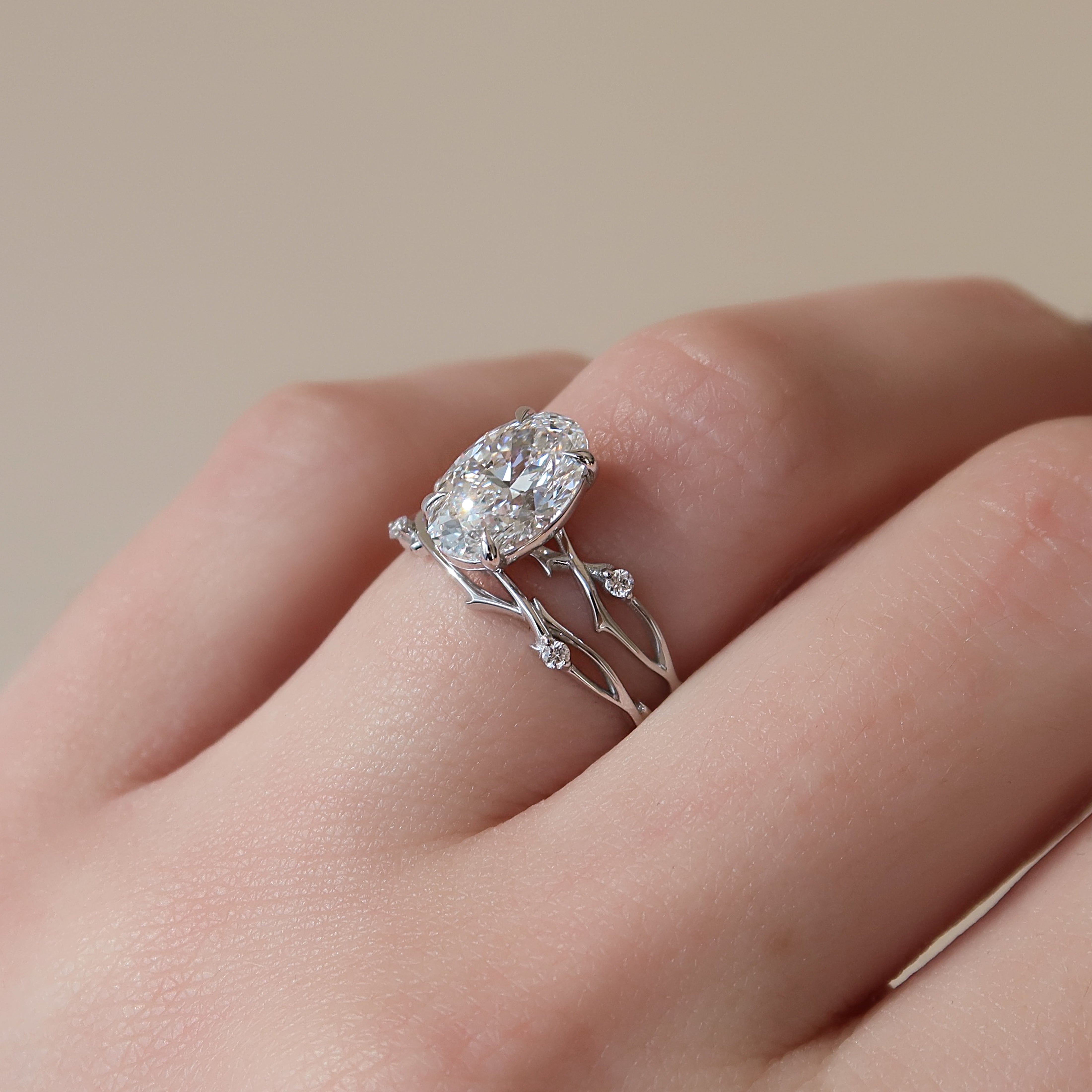 2.0 - 4.0 CT Oval Cut CVD Diamond twig Engagement Ring