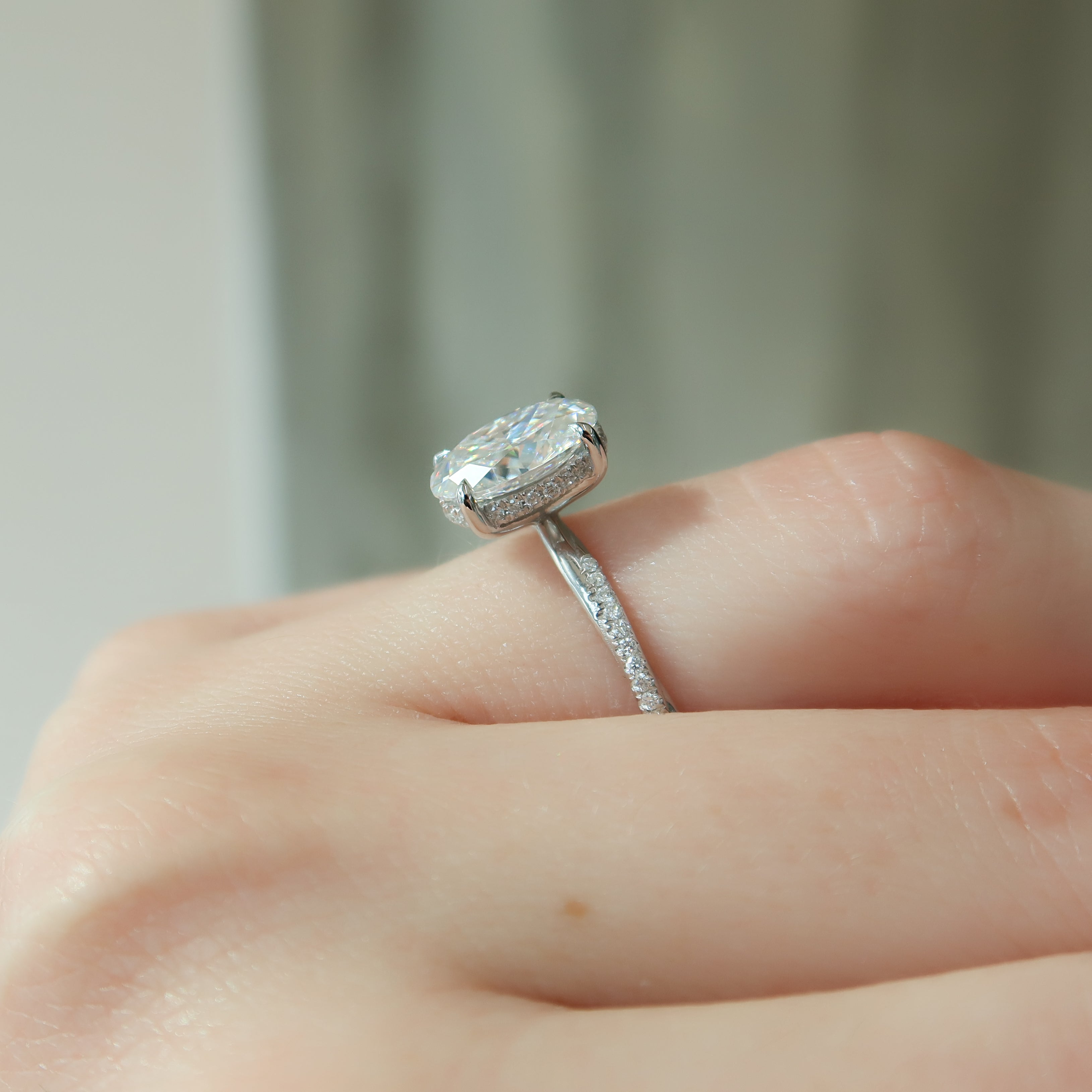 2.0 - 4.0 CT Oval Cut CVD Diamond Twisted Engagement Ring