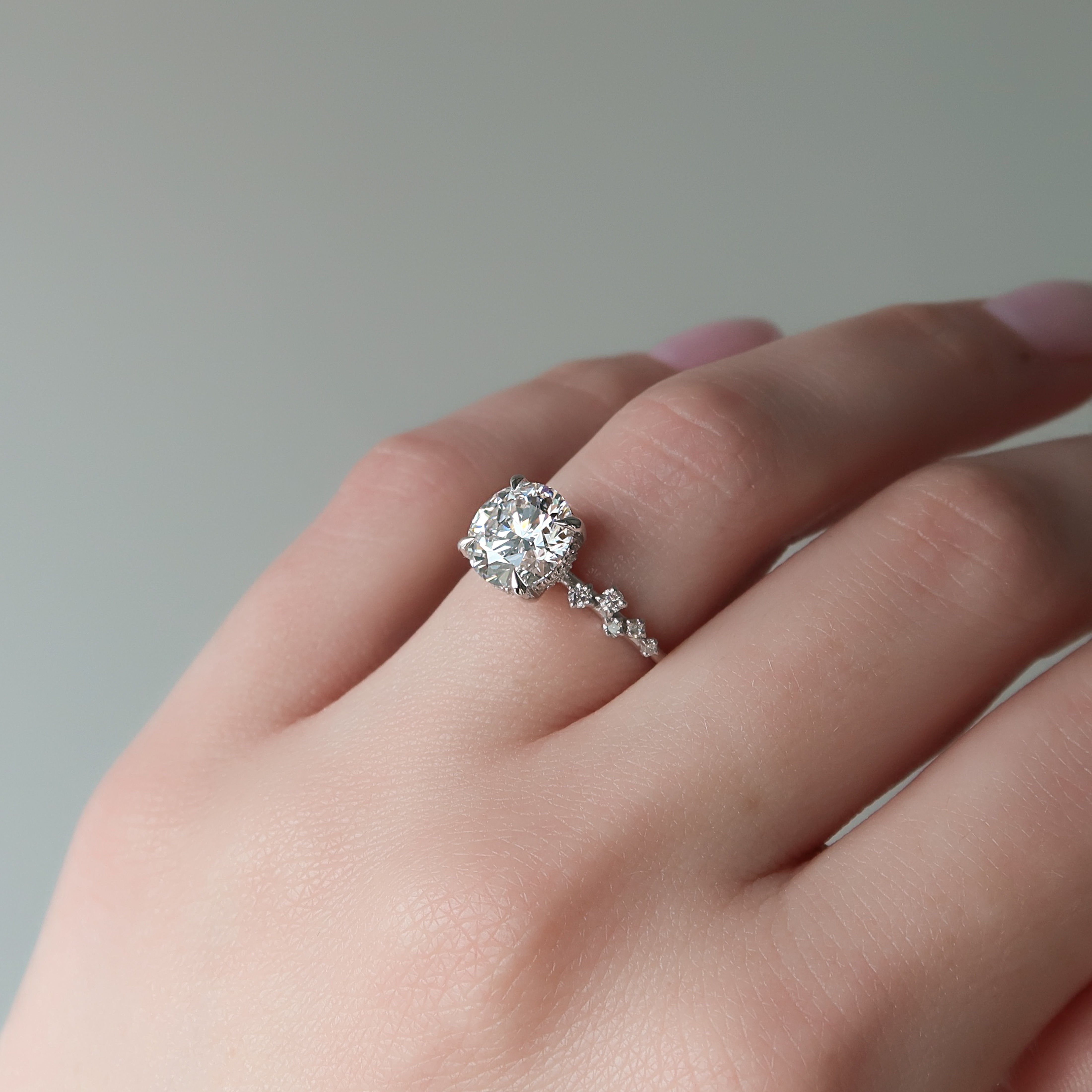 1.50 - 3.50 CT Round Cut Lab Grown Diamond mia-setting Engagement Ring