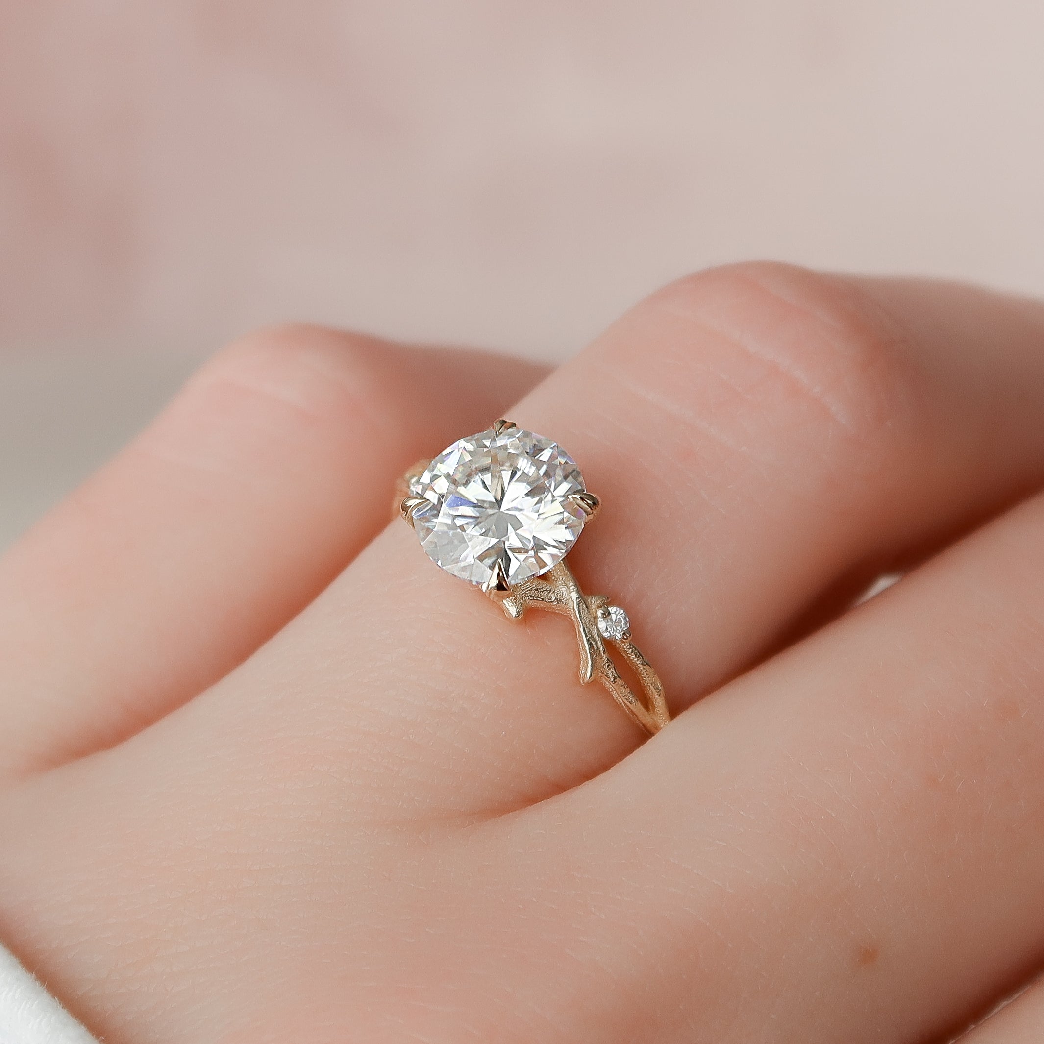 1.0 - 3.0 CT Round Cut CVD Diamond Twig Setting Engagement Ring