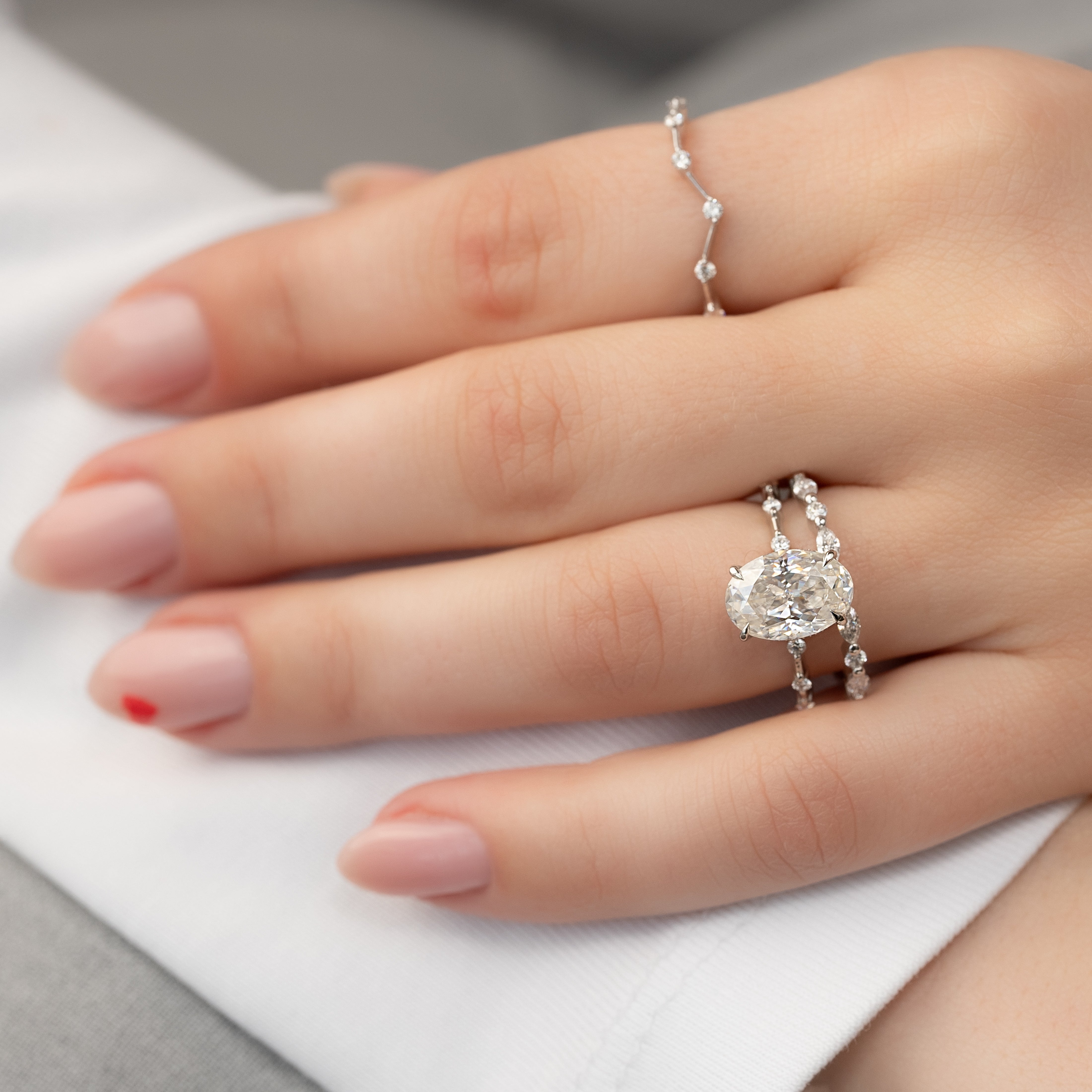 2.0 -4.0 CT Oval Cut Lab Grown Diamond Dainty Engagement Ring