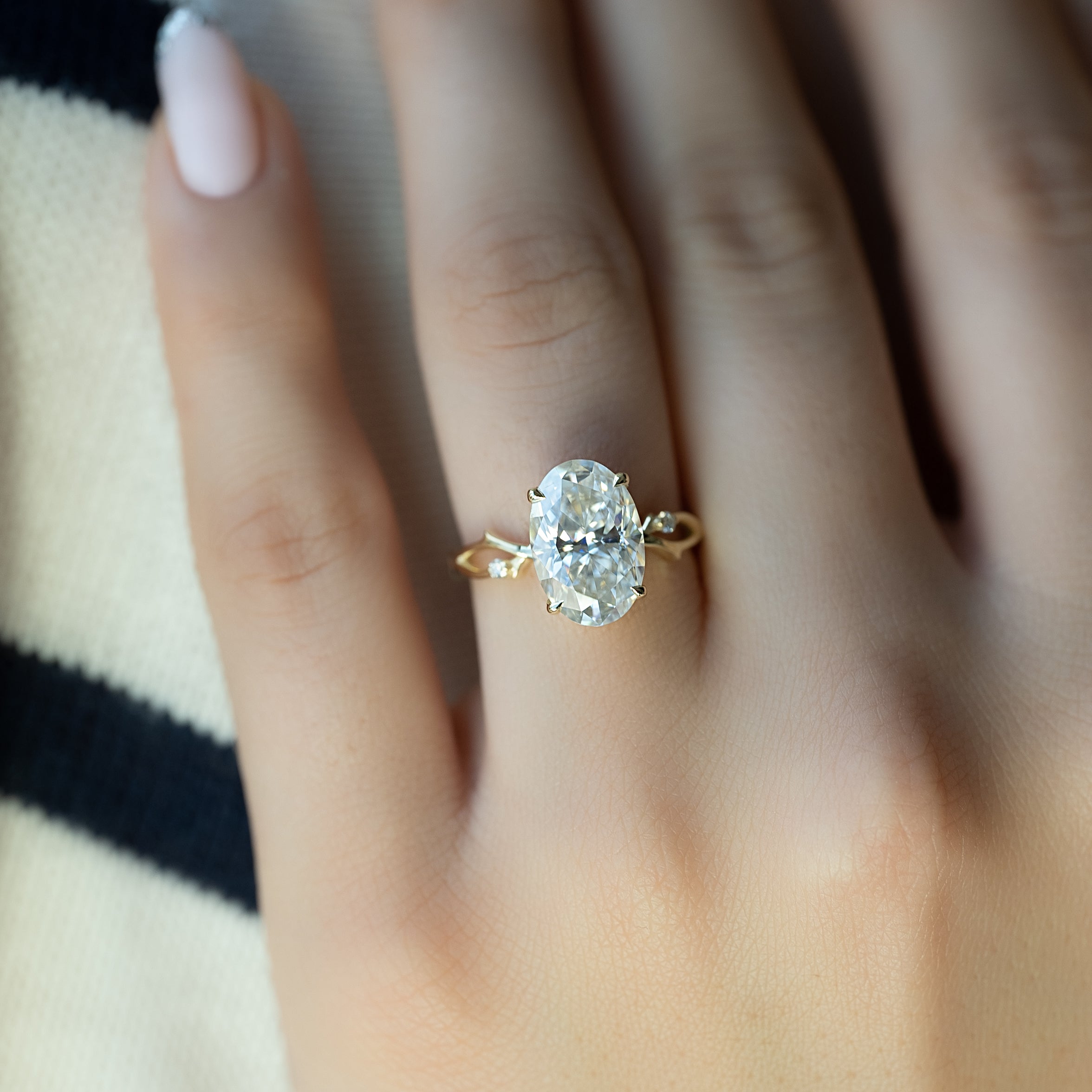 2.0 - 4.0 CT Oval Cut CVD Diamond twig Engagement Ring