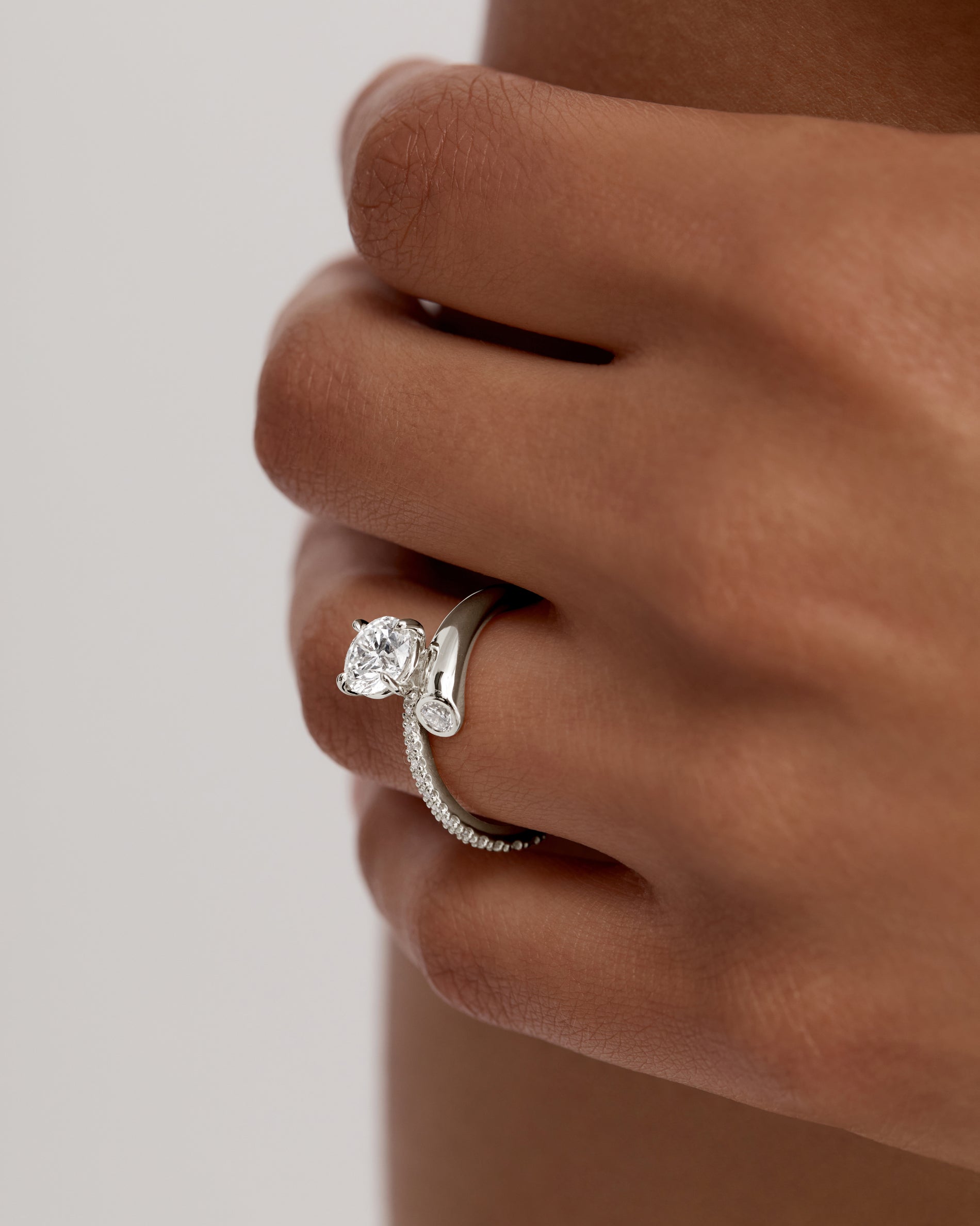 1.0-3.0 CT Round CVD Diamond Unique Engagement Ring