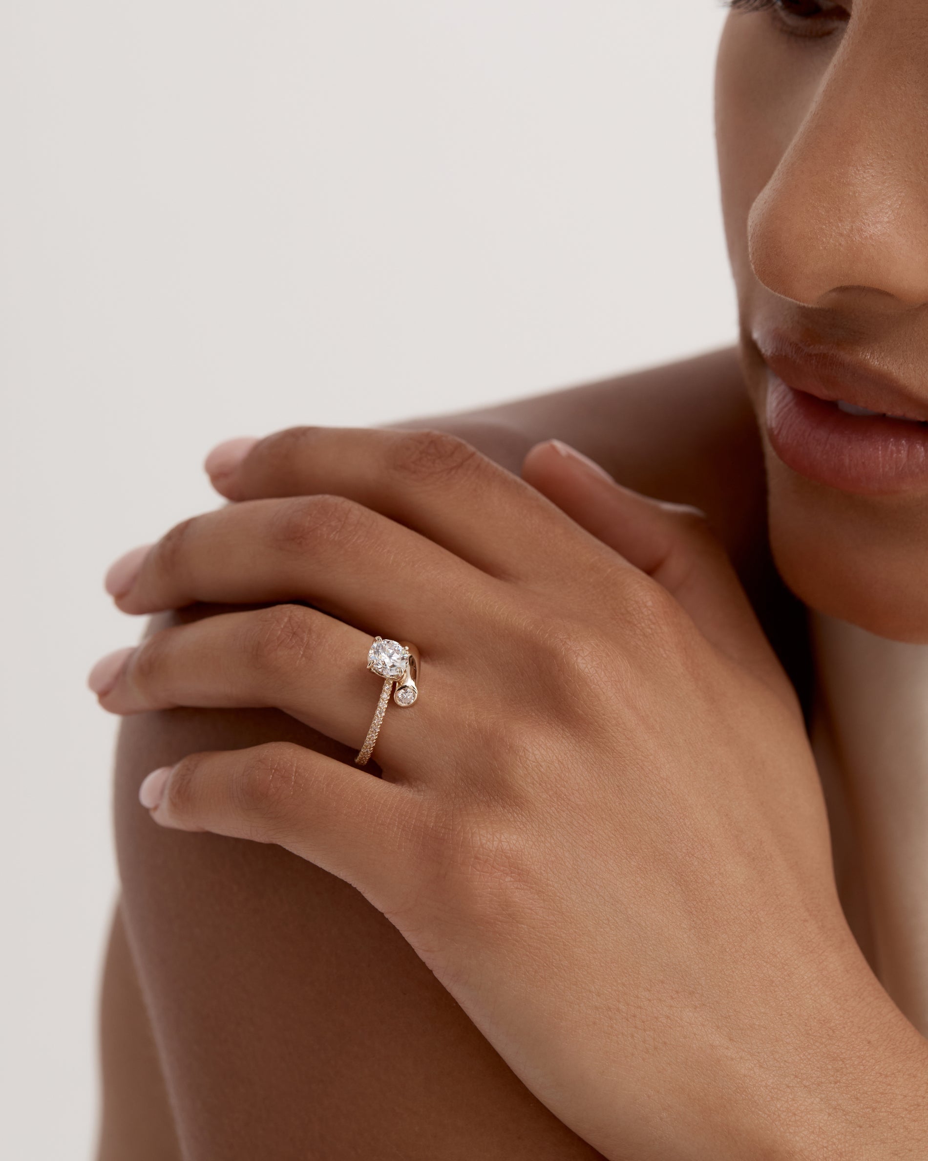 1.0-3.0 CT Round CVD Diamond Unique Engagement Ring