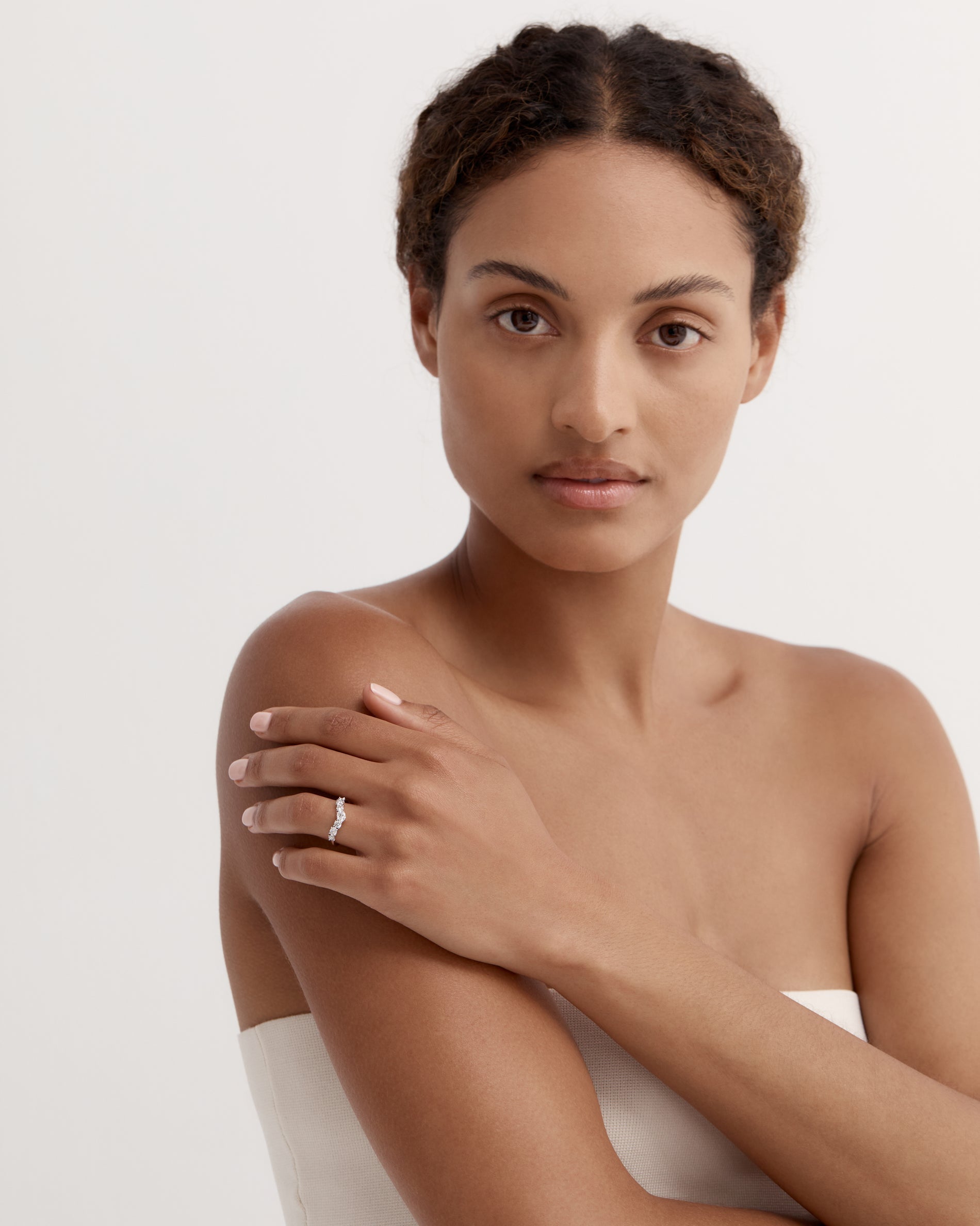 0.85 TCW Oval & Round Diamond Cluster Wedding Band