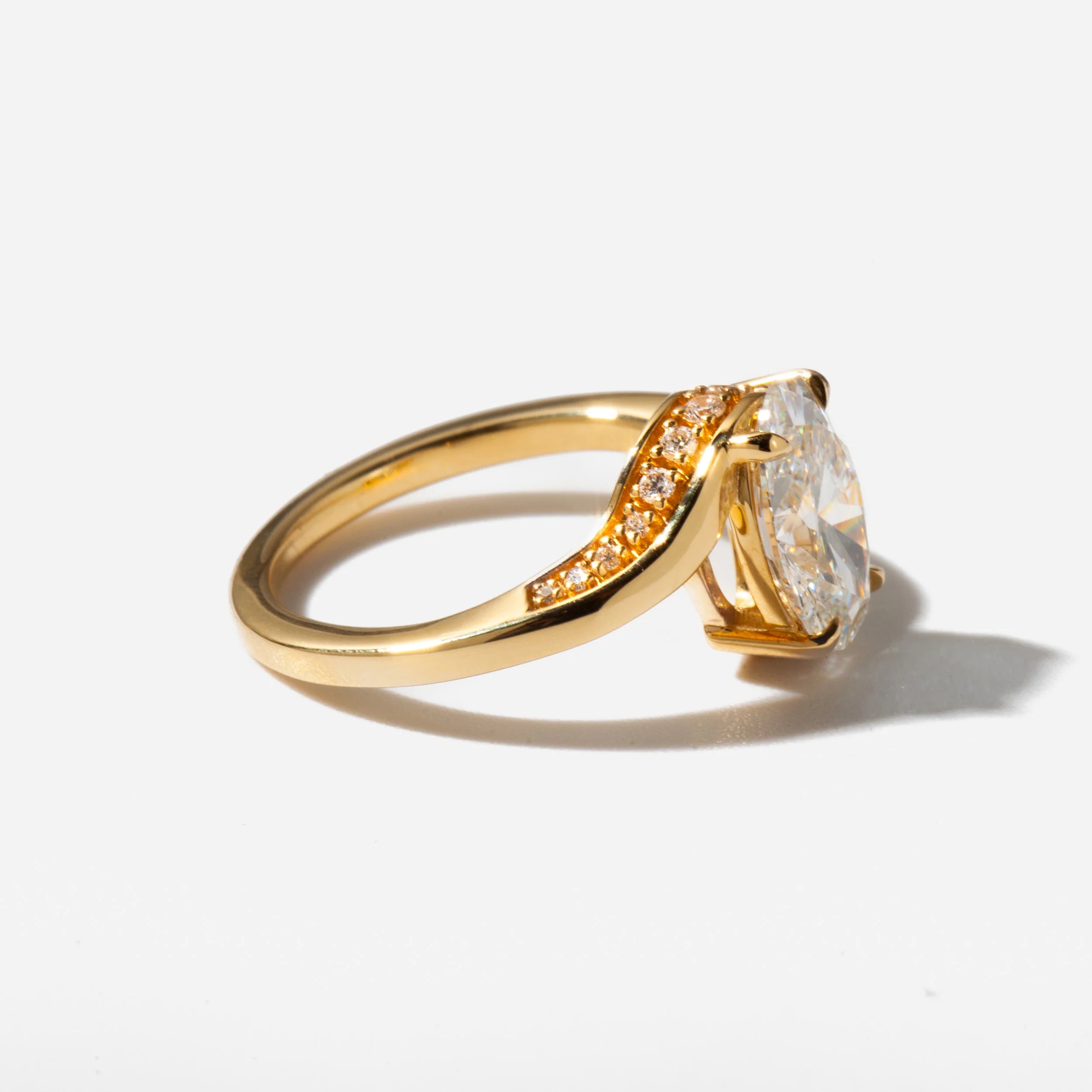 1.15 -3.15 CT Oval CVD Diamond Buypass Engagement Ring