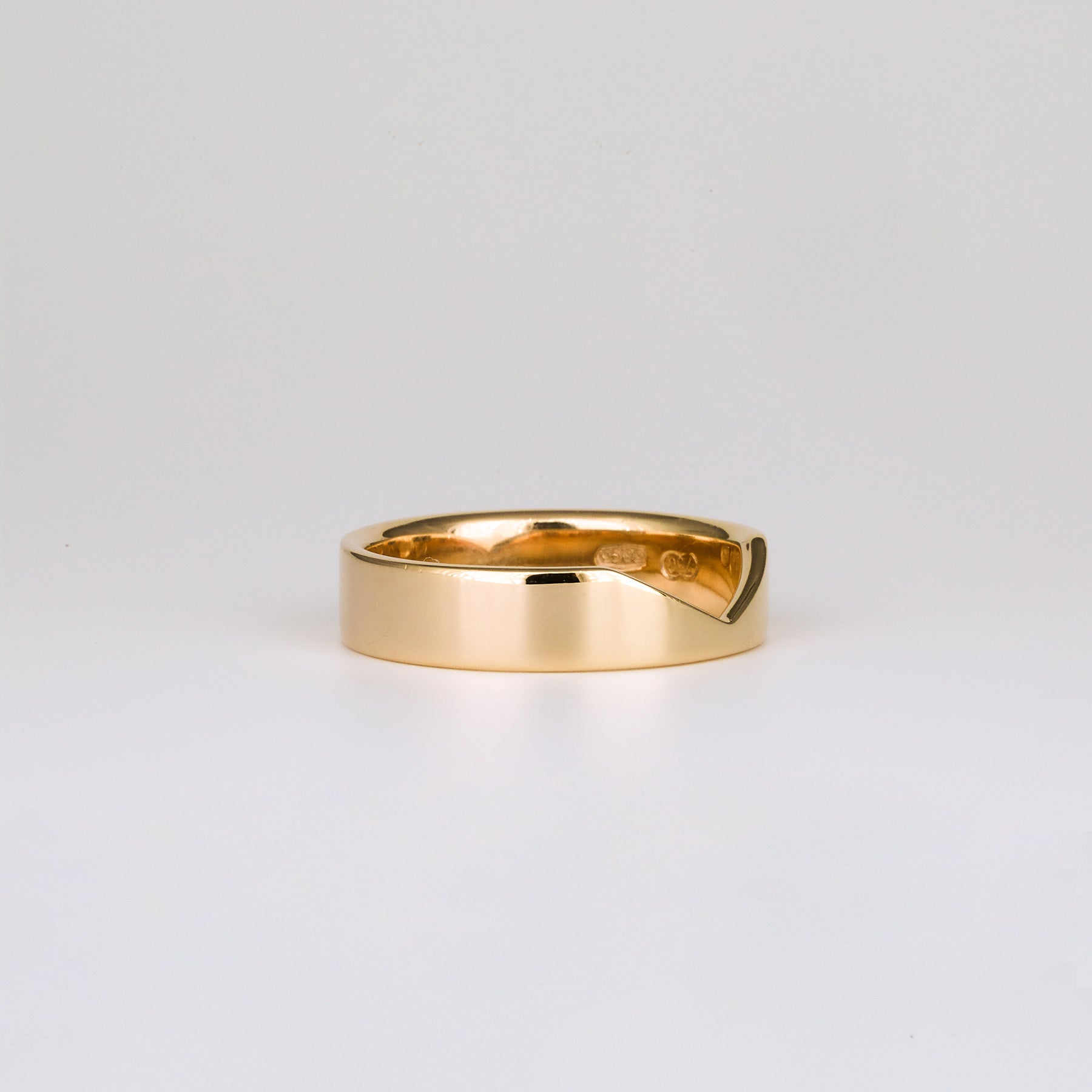 Wide Flat V Shap Wedding band