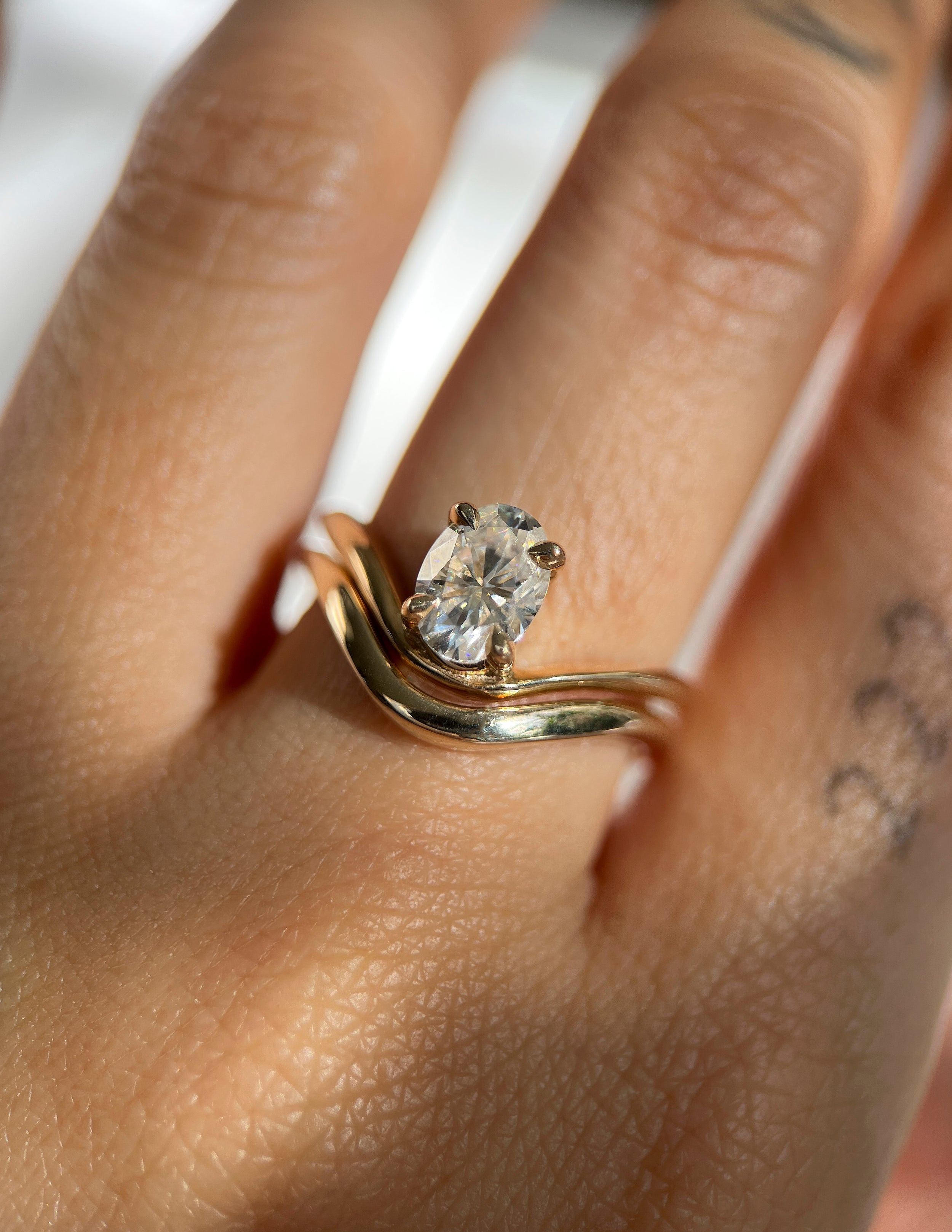 Plain curved Wedding Band