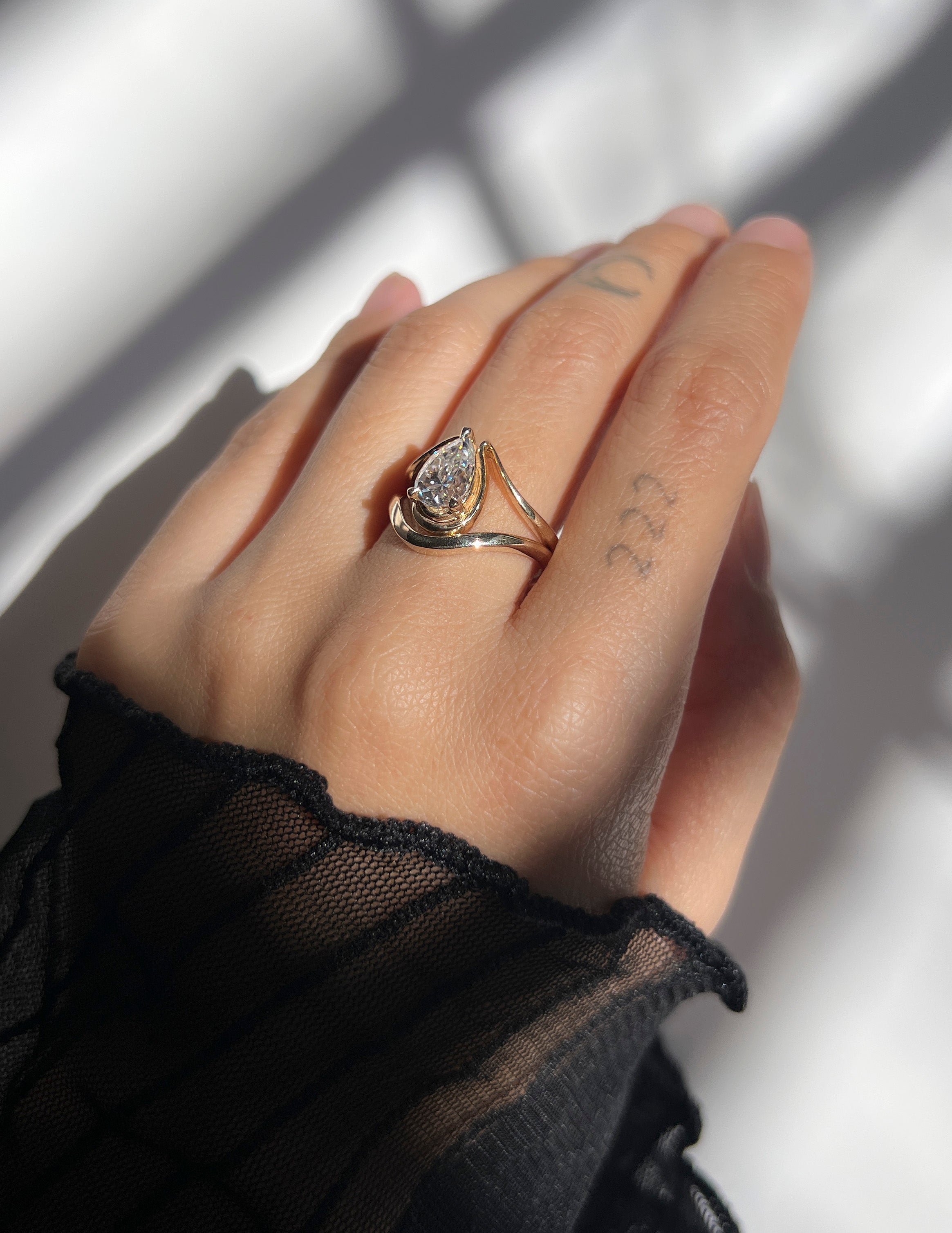 Plain curved Wedding Band