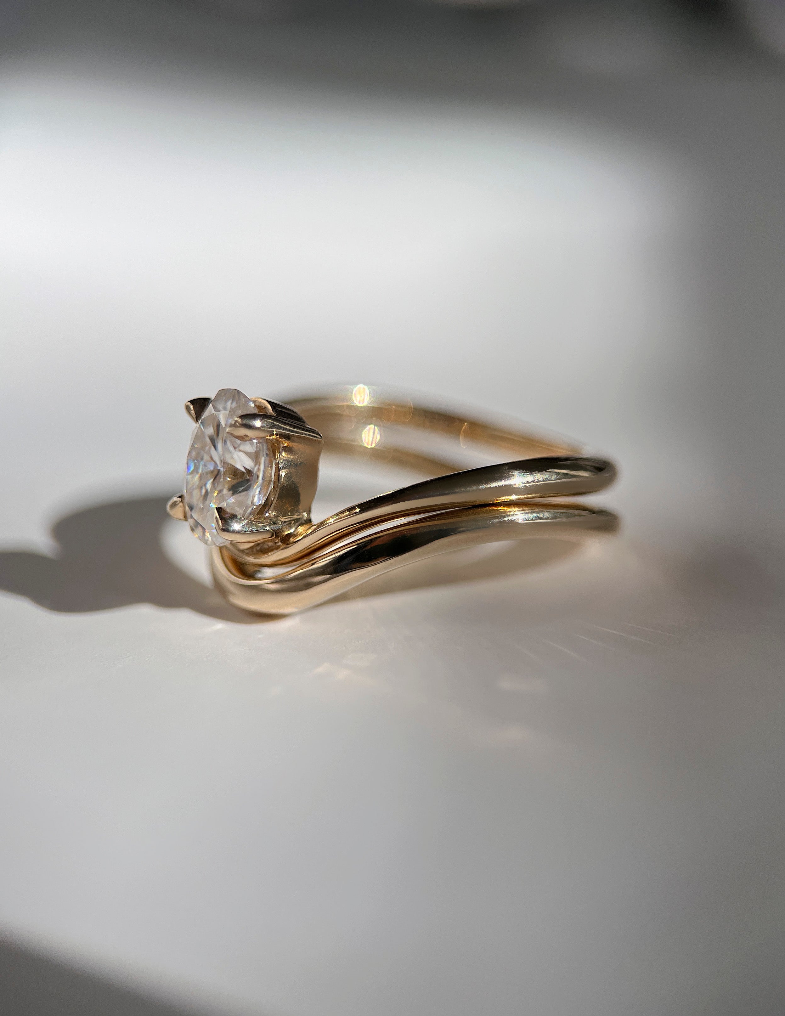 Plain curved Wedding Band