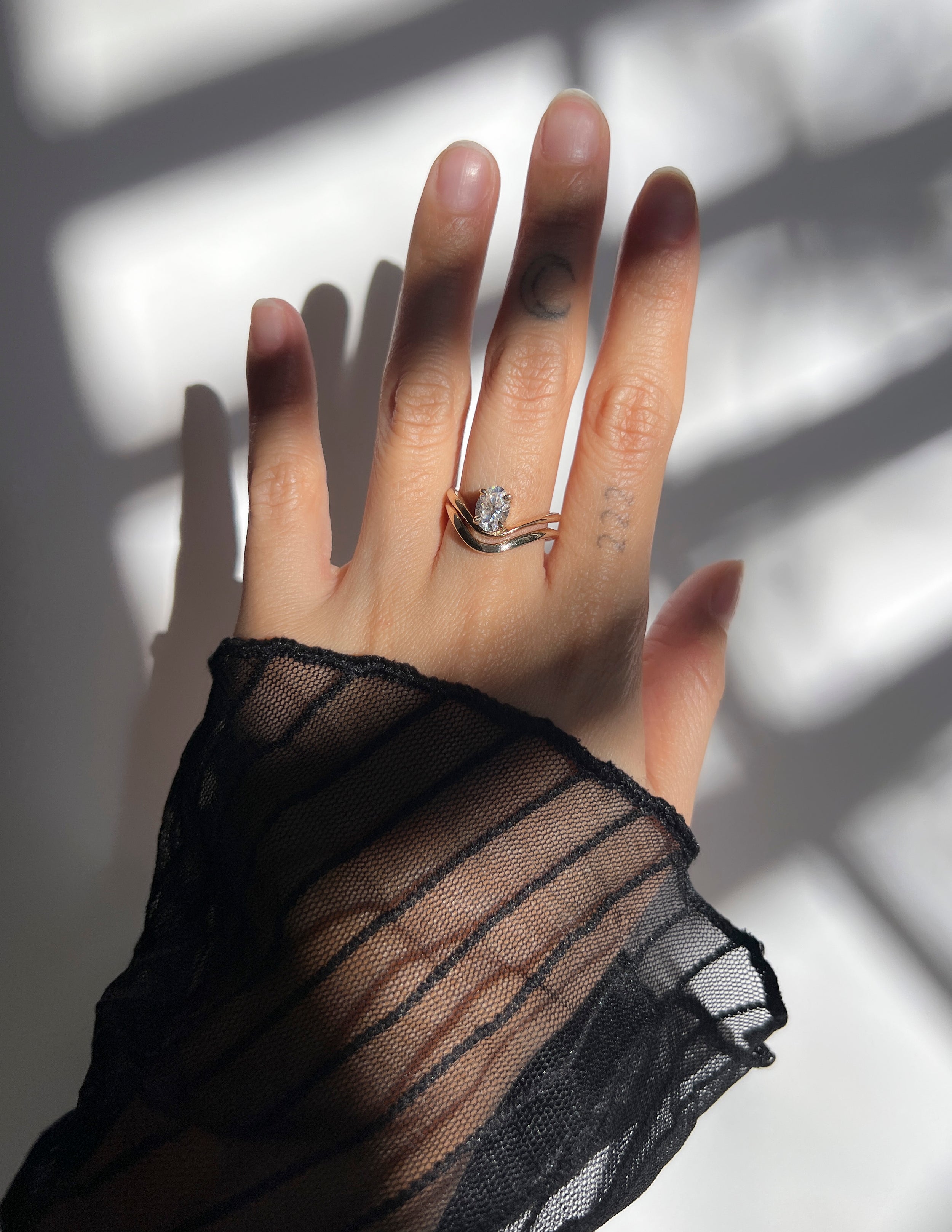 Plain curved Wedding Band