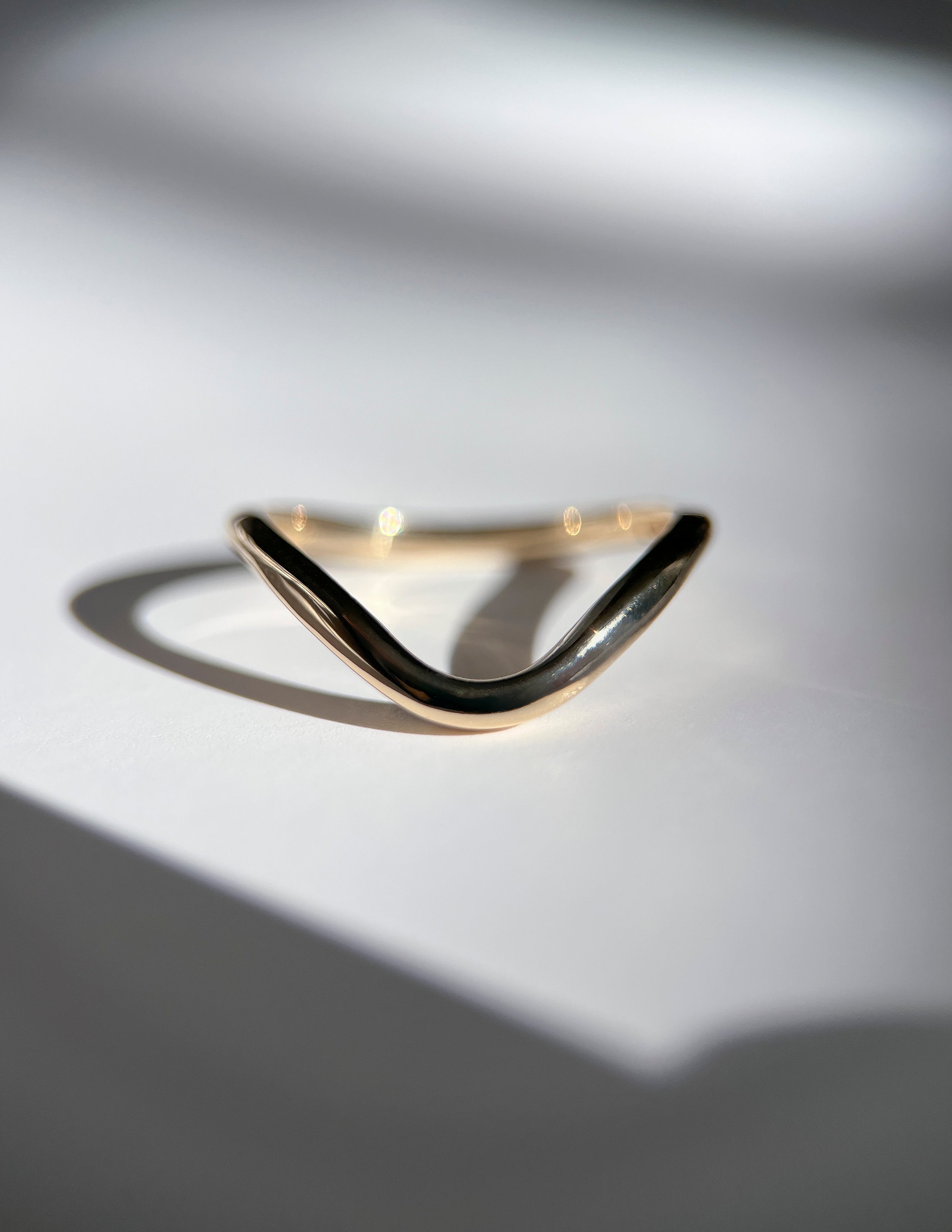 Plain curved Wedding Band