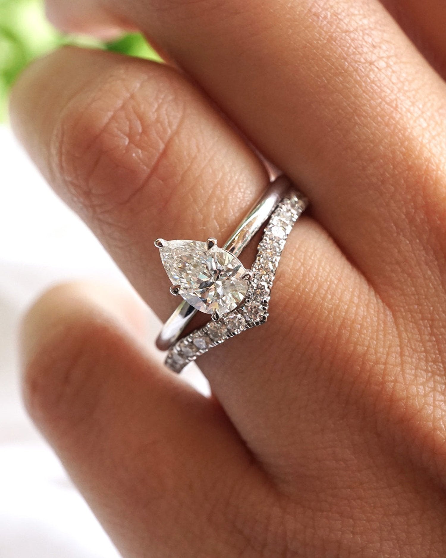 2.0–4.0 CT pear cut lab grown CVD diamond solitaire engagement ring in a classic setting for a sleek and modern bridal look