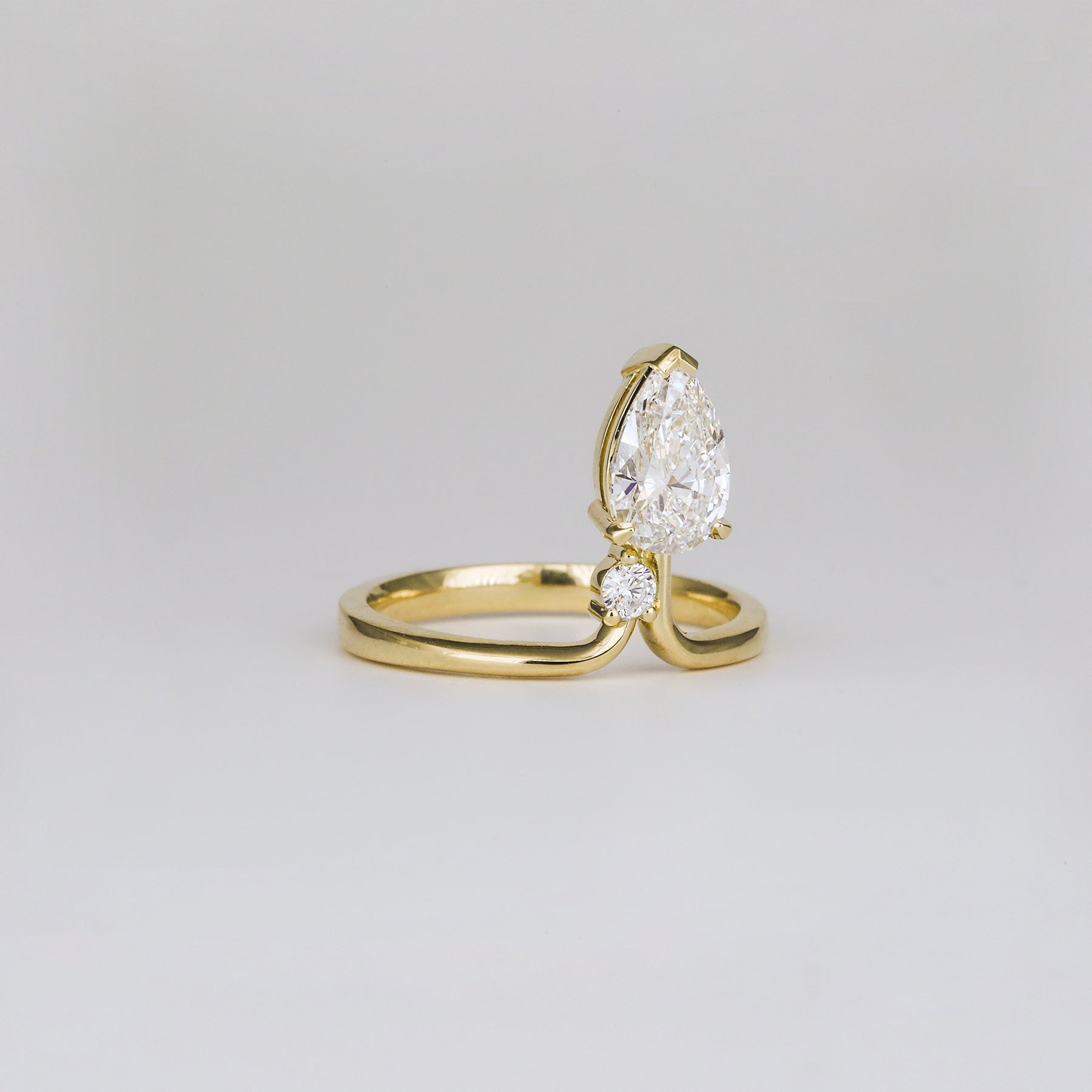 1.06 - 3.0 CT Pear Lab Grown Diamond Unique Engagement ring