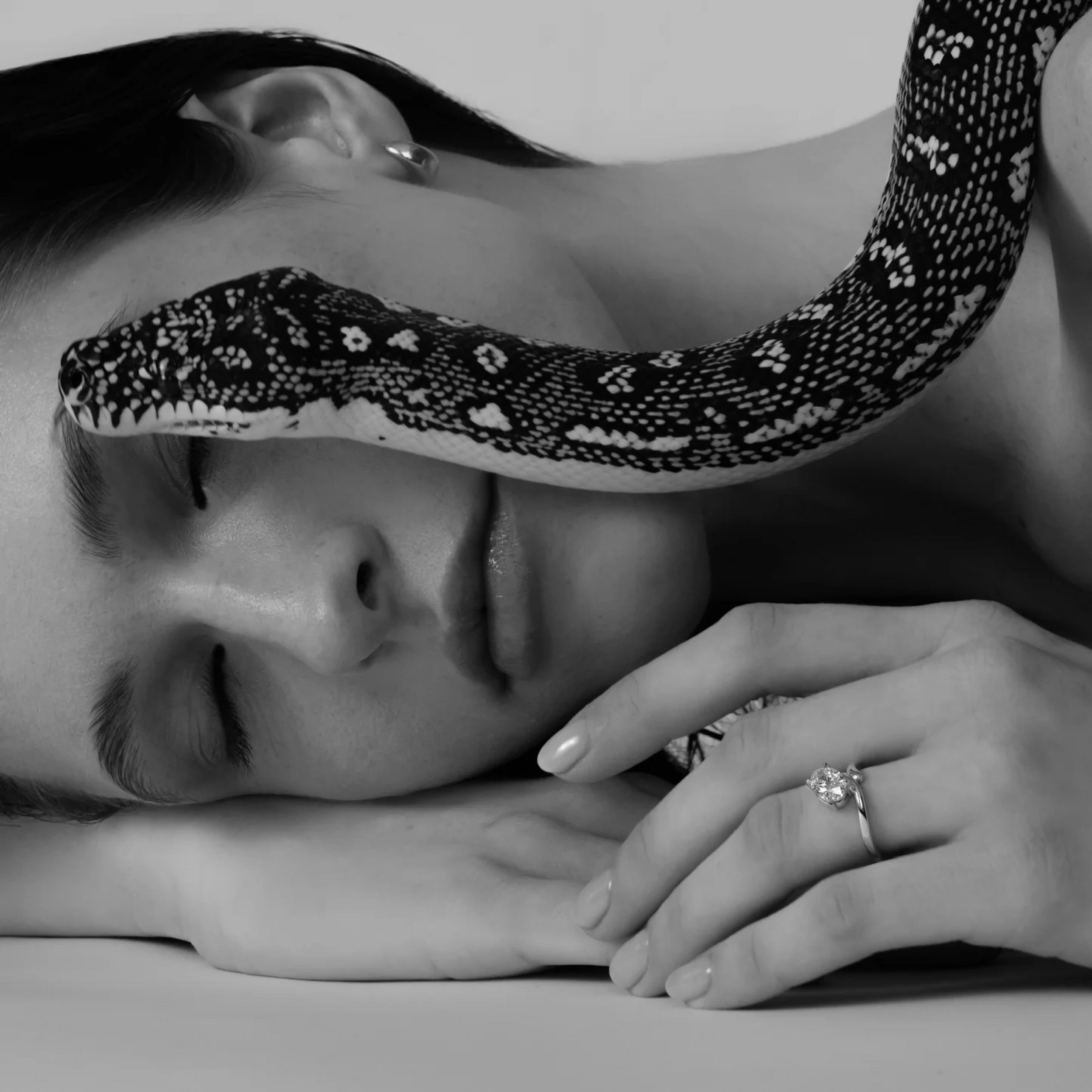 2.0 - 4.0 CT Oval Lab Grown Diamond Twisted Engagement Ring