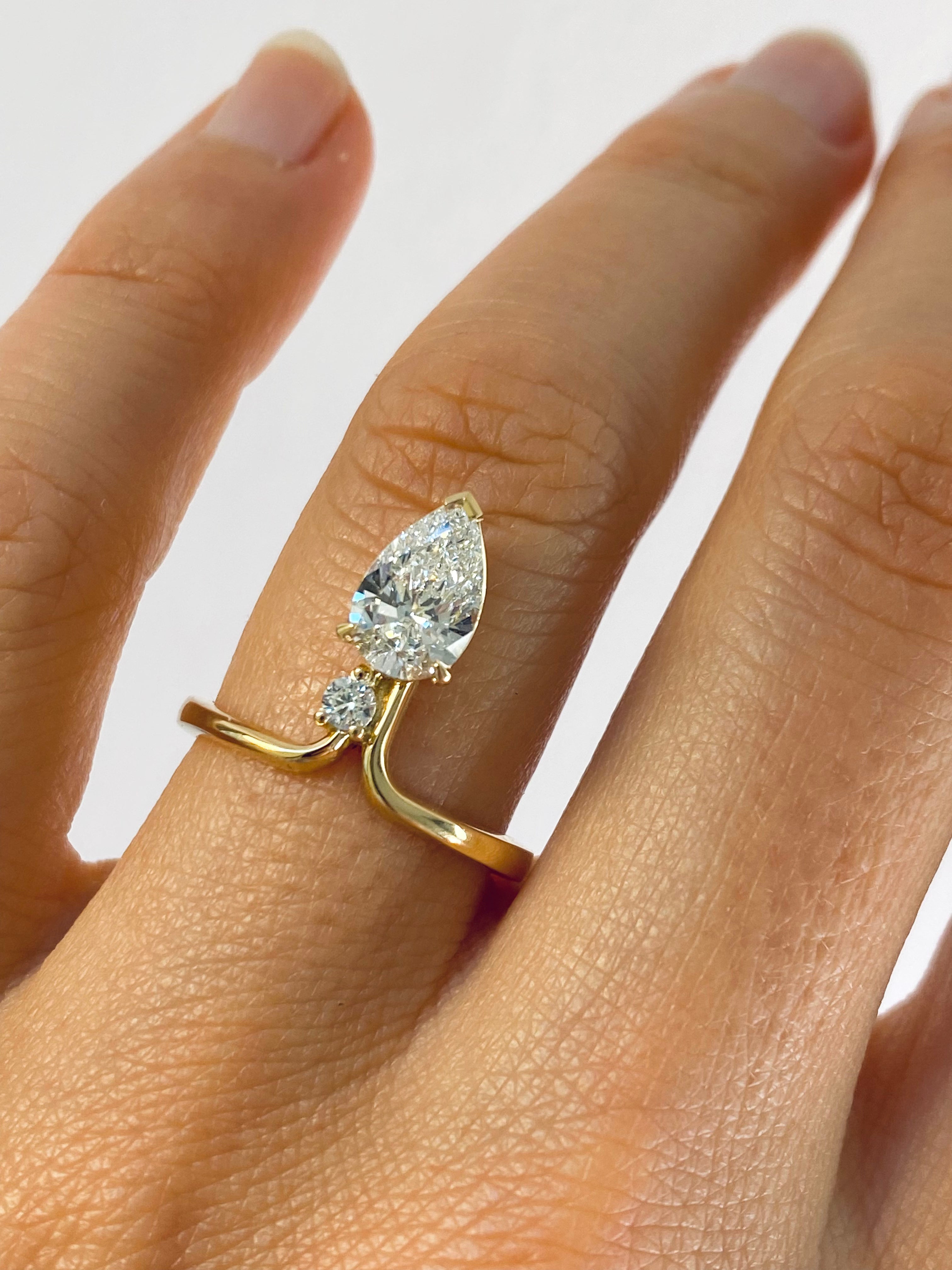 1.06 - 3.0 CT Pear Lab Grown Diamond Unique Engagement ring
