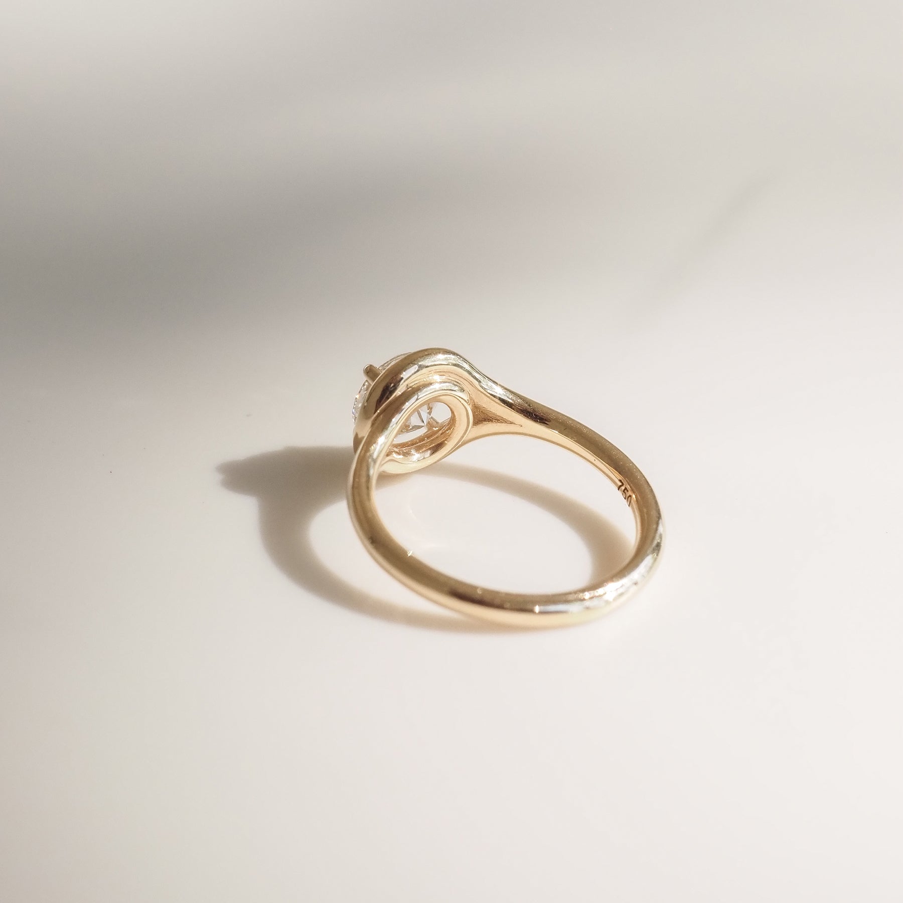 1.0 to 3.0 carats round shaped lab-grown CVD diamond solitaire engagement ring with sleek, timeless design and brilliant sparkle