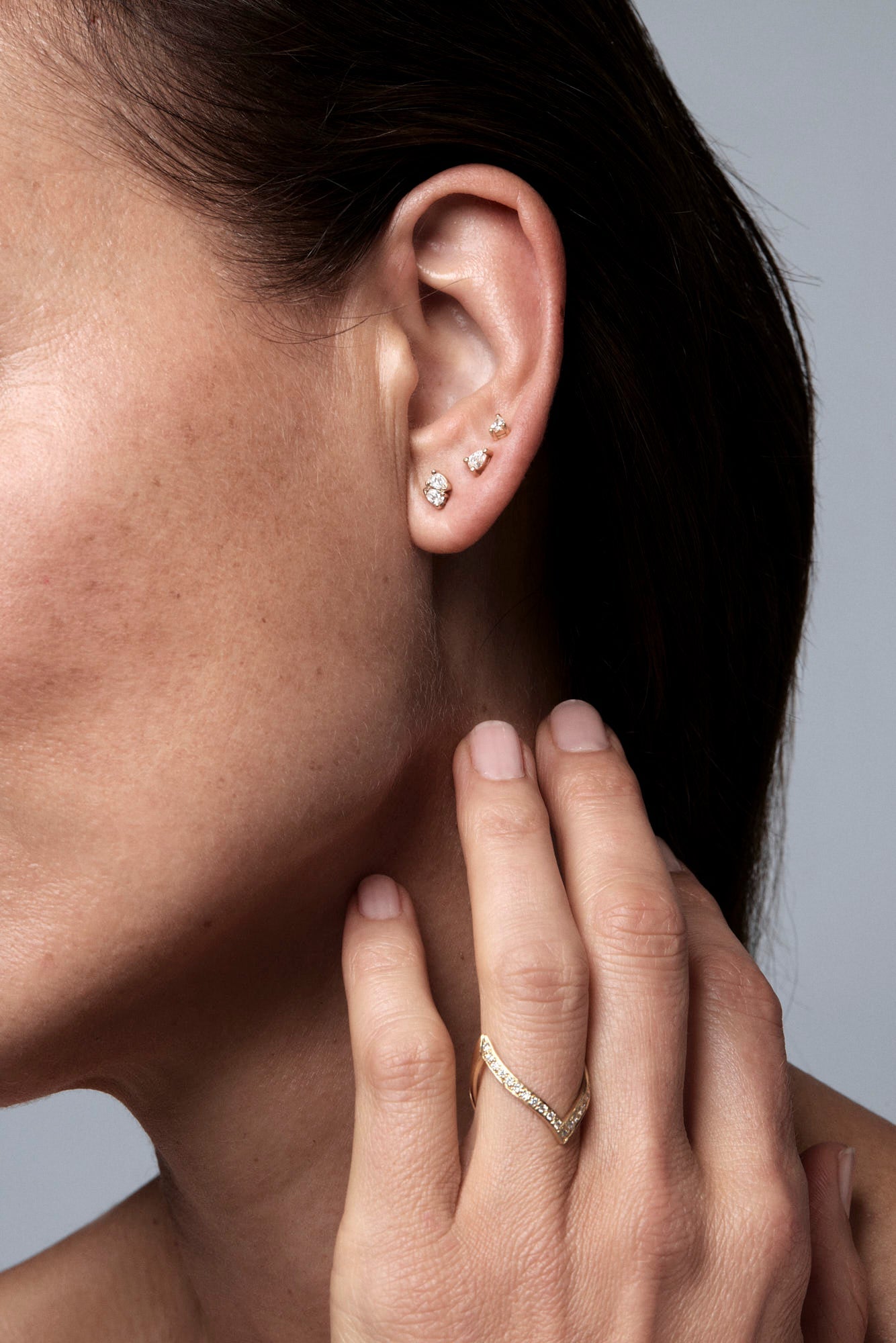 0.35 TCW Round Shaped Moissanite Curved Wedding Band