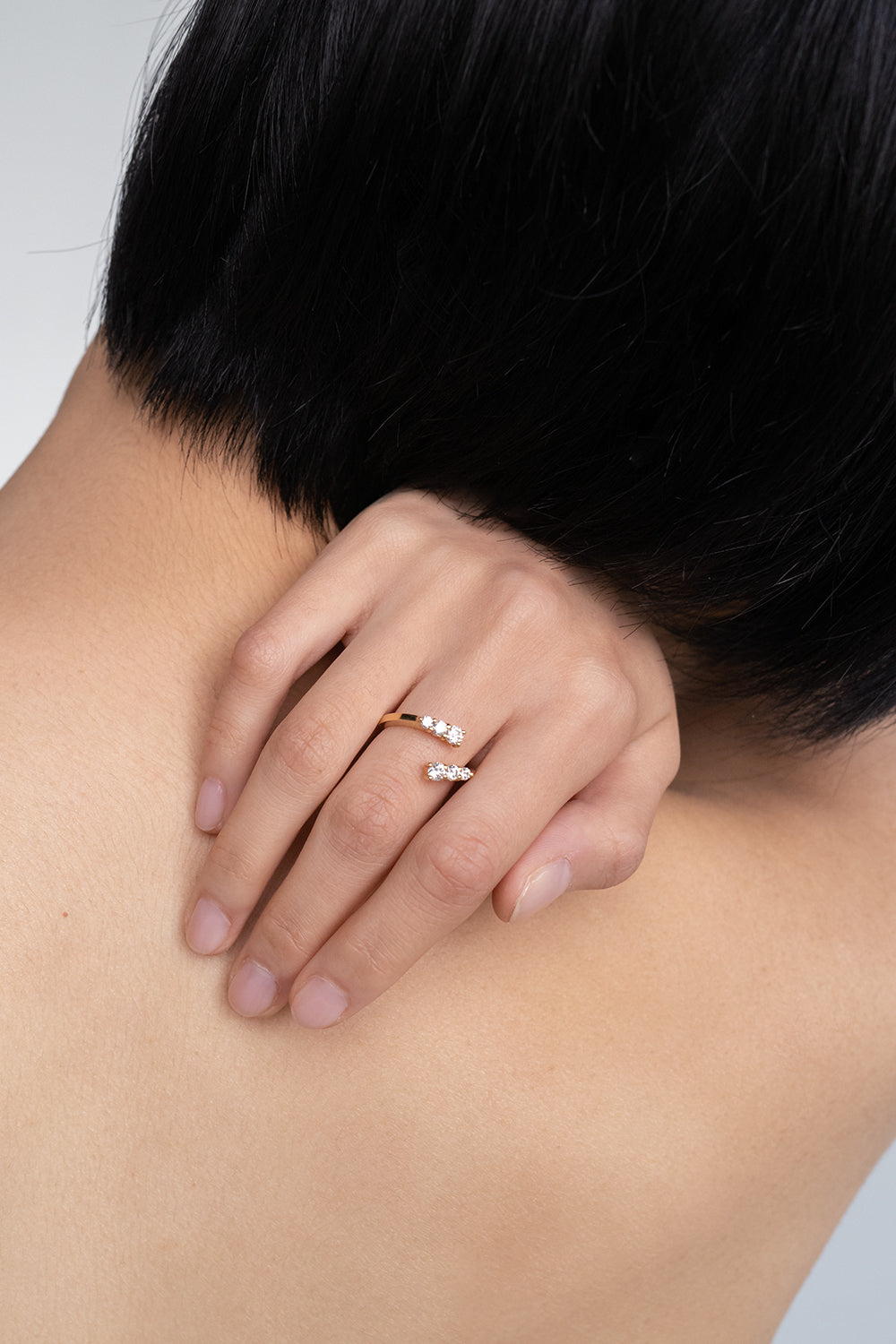 0.30 TCW Round Shaped Moissanite Wrap Wedding Band