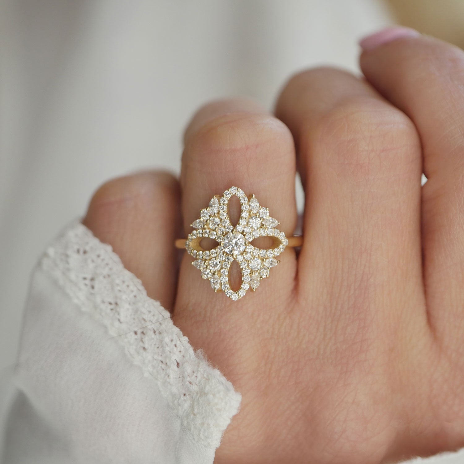 1.0 CT Round Shape Lab Grown vintage-inspired Engagement Ring