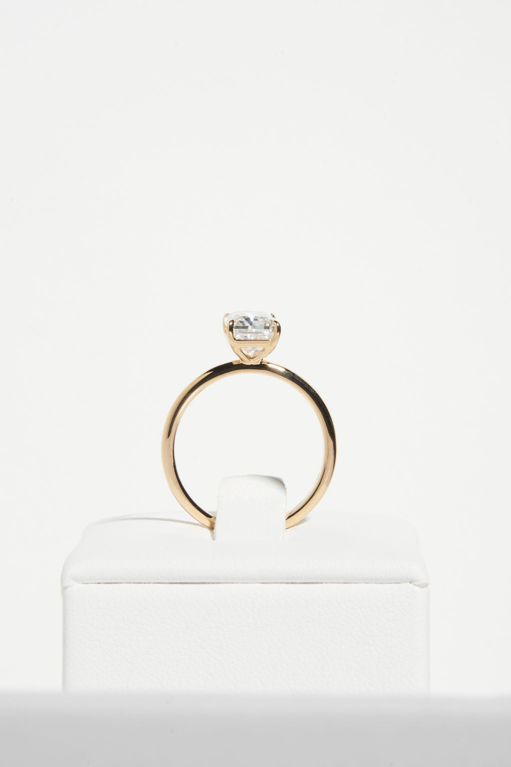 2.0 CT Radiant Shaped Moissanite Solitaire Engagement Ring