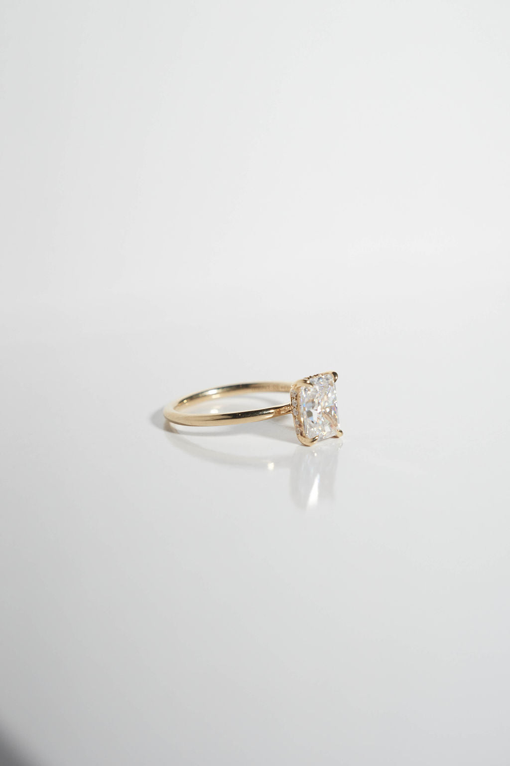 2.0 CT Radiant Shaped Moissanite Solitaire Engagement Ring