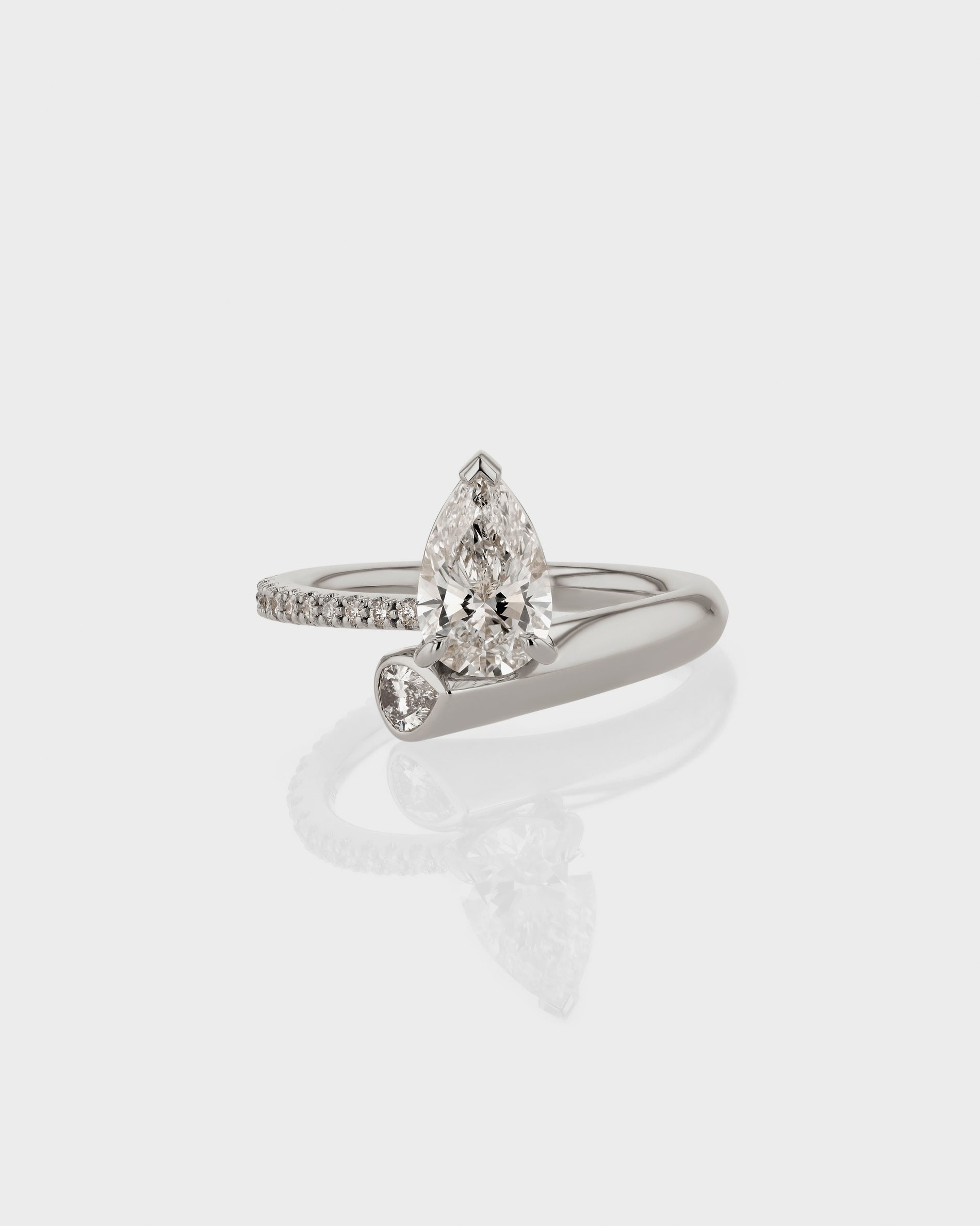 1.0-3.0 CT Pear Cut Lab Grown Diamond Unique Engagement Ring
