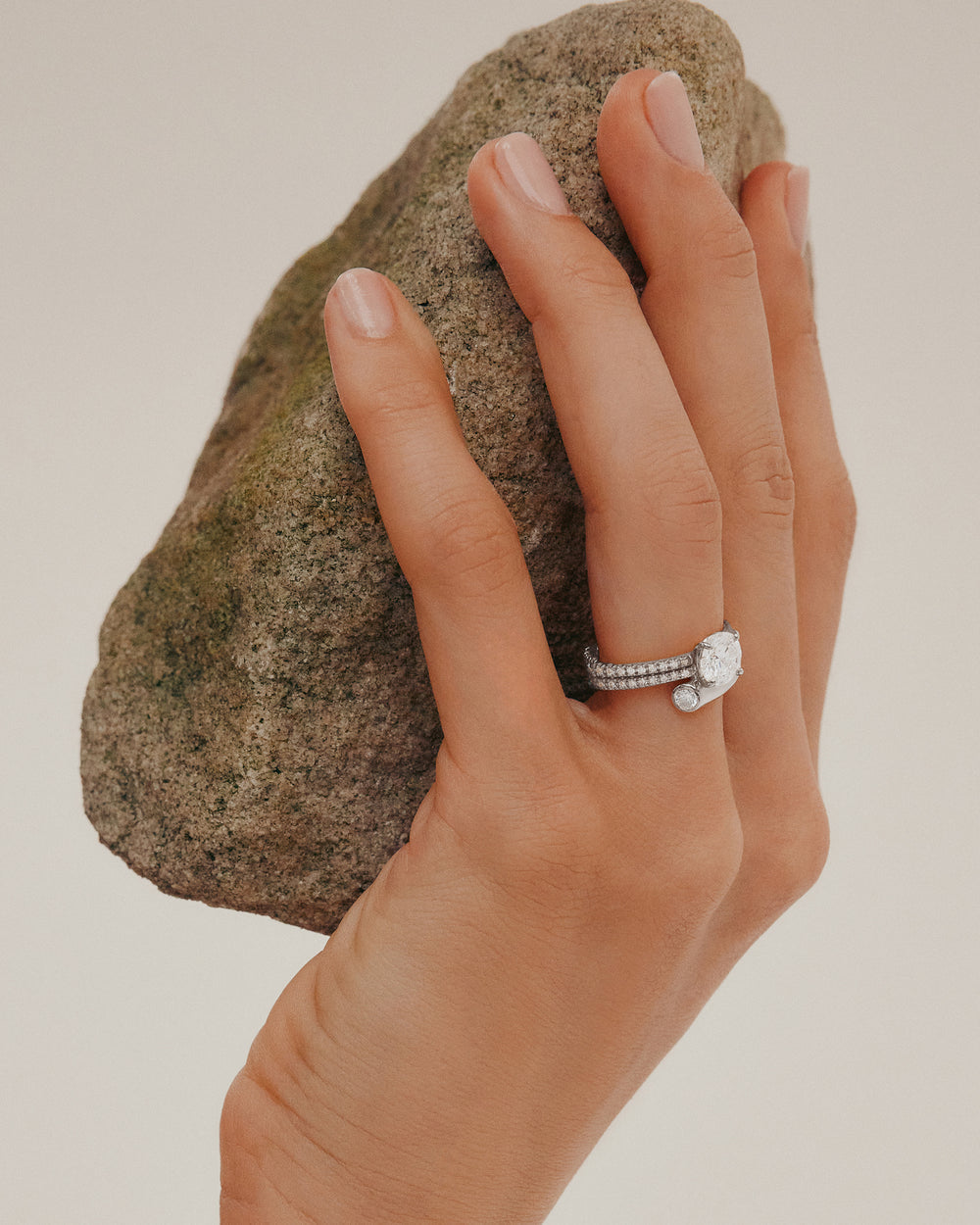 1.0-3.0 CT Round CVD Diamond Unique Engagement Ring