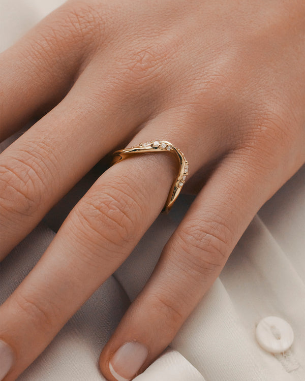 0.315 TCW Round Diamond Twisted Wedding Band
