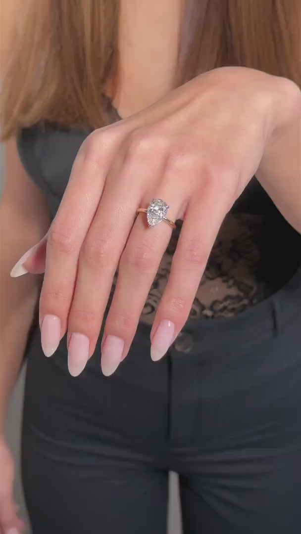 2.0–4.0 CT pear cut lab grown diamond solitaire engagement ring with sleek band and pointed tip design for timeless brilliance