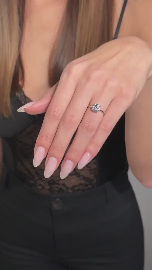 1.0–3.0 CT round cut lab grown diamond solitaire ring with polished band and classic prong setting for maximum light reflection