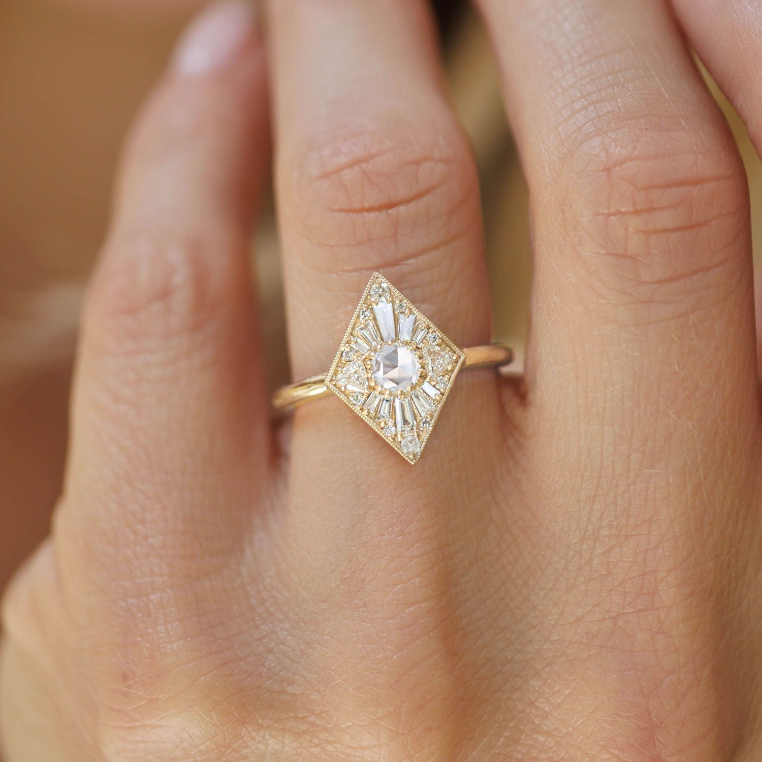 0.20 CT Round Shape Lab Grown kite Engagement Ring