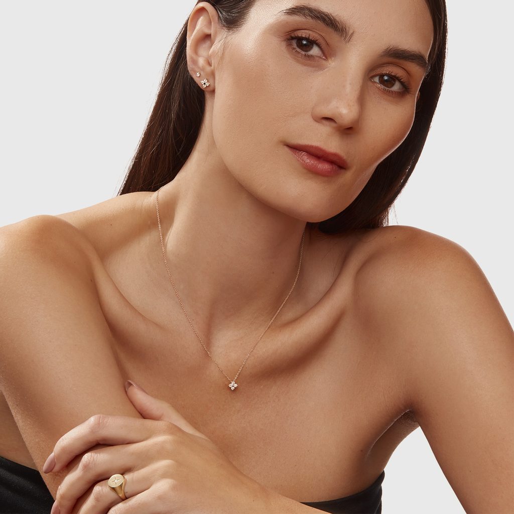 0.26 TCW Round Moissanite Diamond Leaf clover Pendent Necklace - Camila Brown