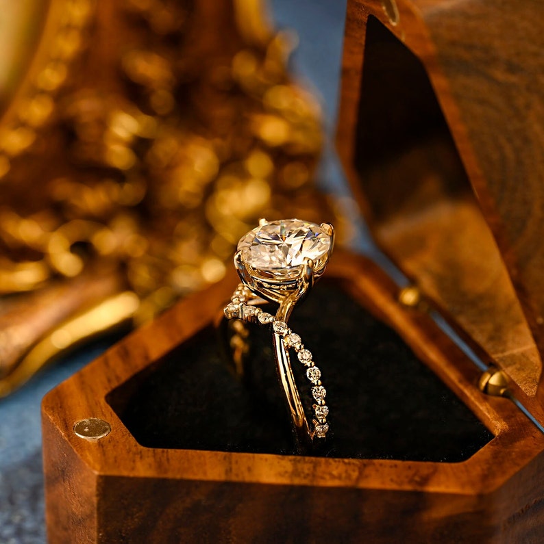 1.0-3.0 CT Round F/VS1 CVD Diamond Unique Engagement Ring - Camila Brown