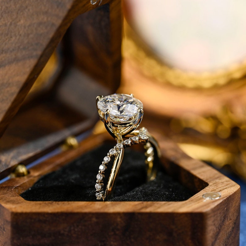 1.0-3.0 CT Round F/VS1 CVD Diamond Unique Engagement Ring - Camila Brown