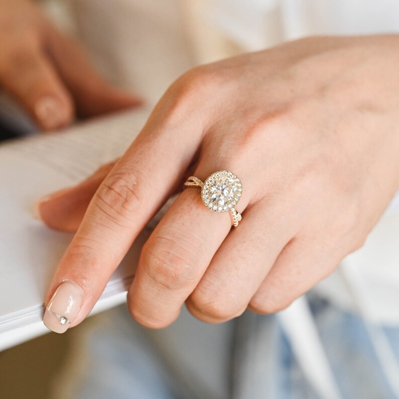 3.0 CT Oval G/VS2 CVD Diamond halo Twist Setting Engagement Ring - Camila Brown