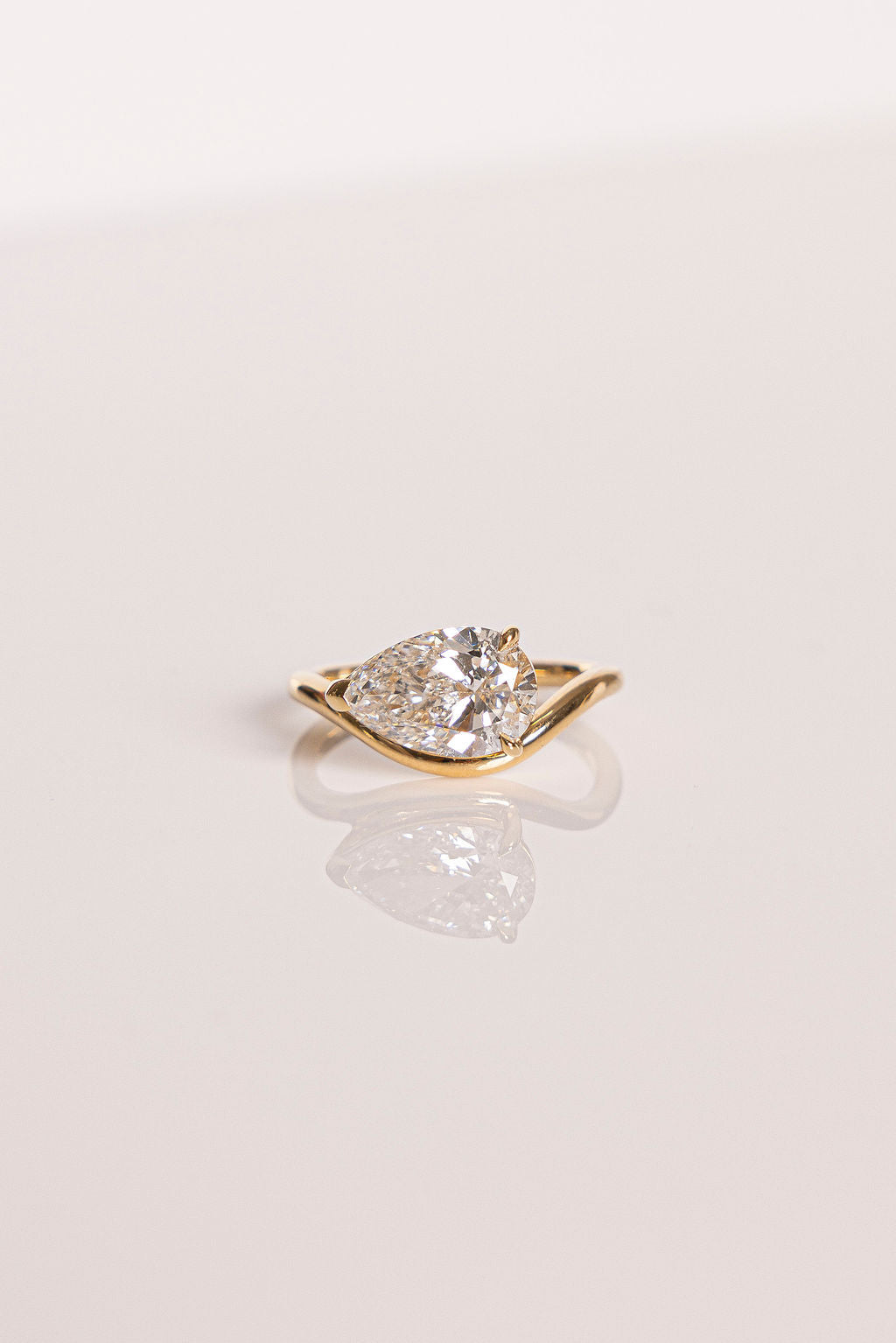 1.0-2.50 CT Pear Shaped Moissanite Unique Solitaire Engagement Ring