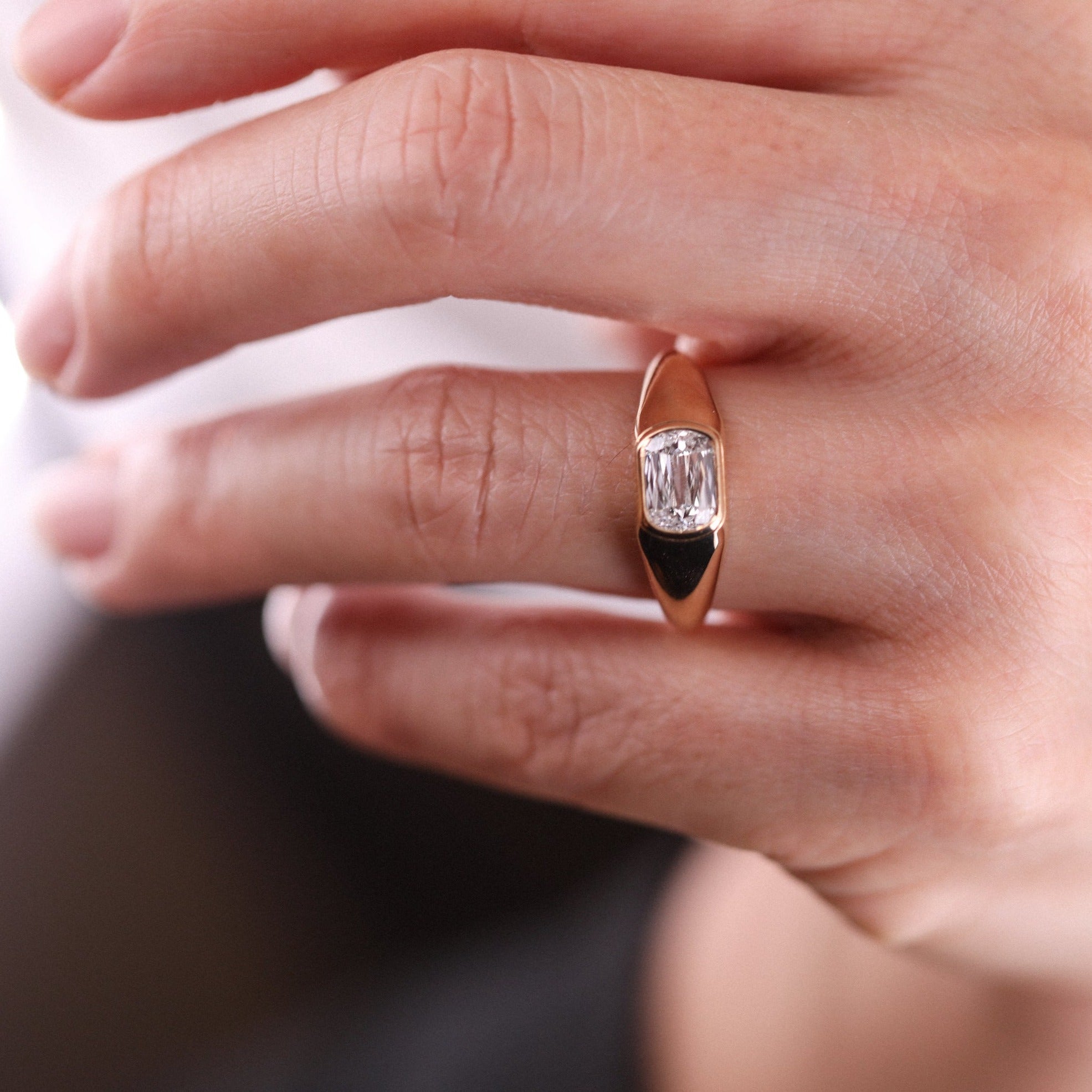 1.0 CT Cushion/Scissor F/VS1 CVD Diamond Unique Engagement ring
