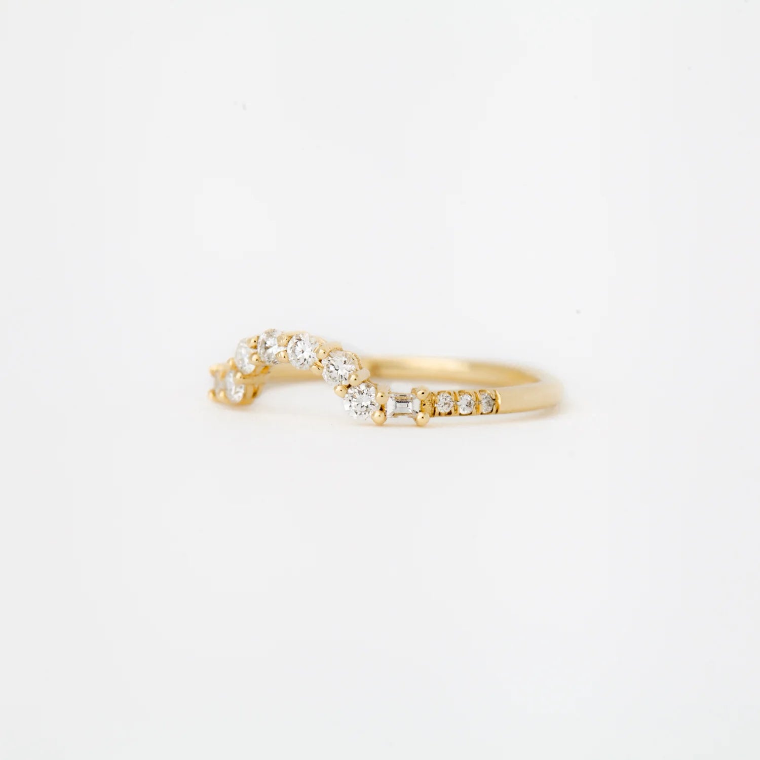 0.3 TCW Baguette & Round CVD Diamond Curved Wedding Band