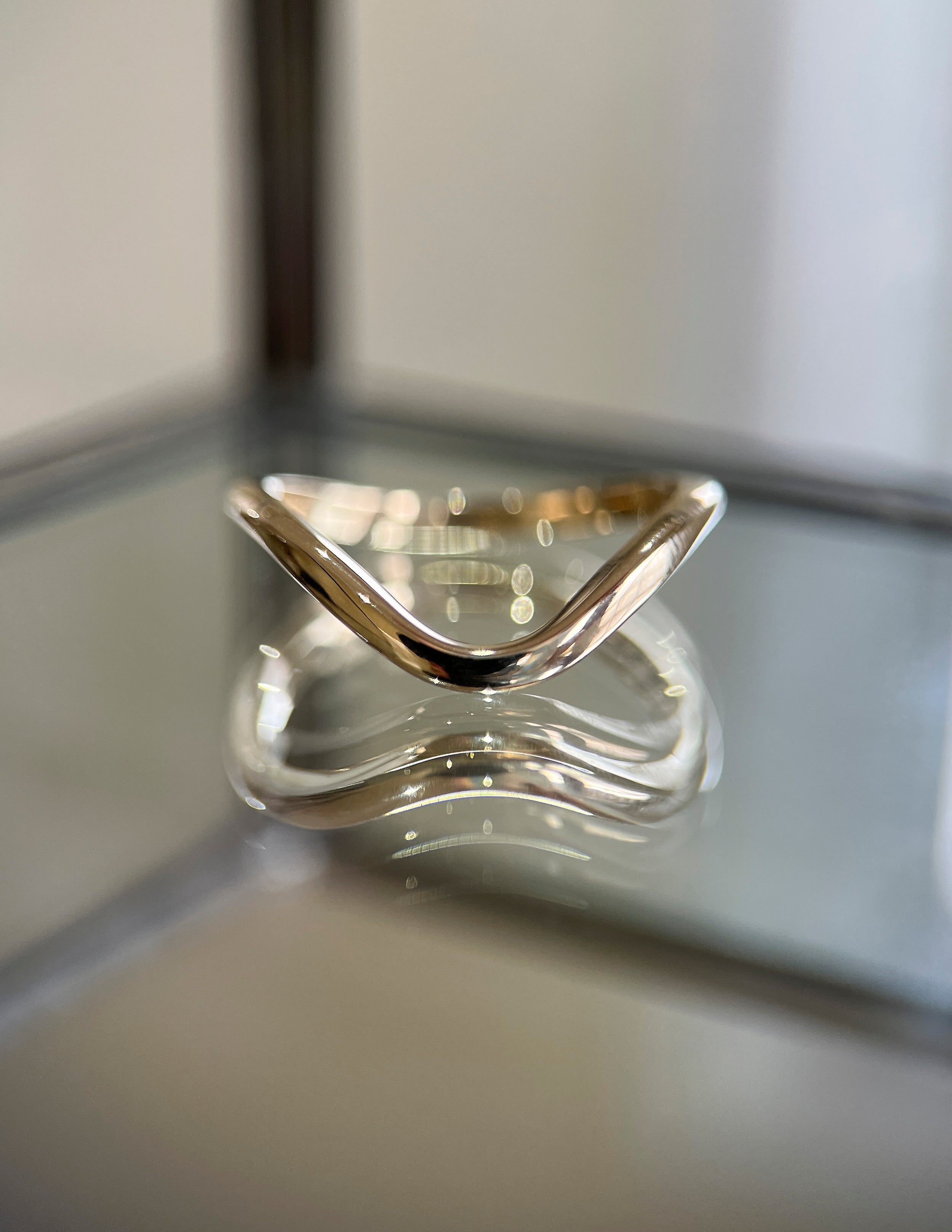 Plain curved Wedding Band