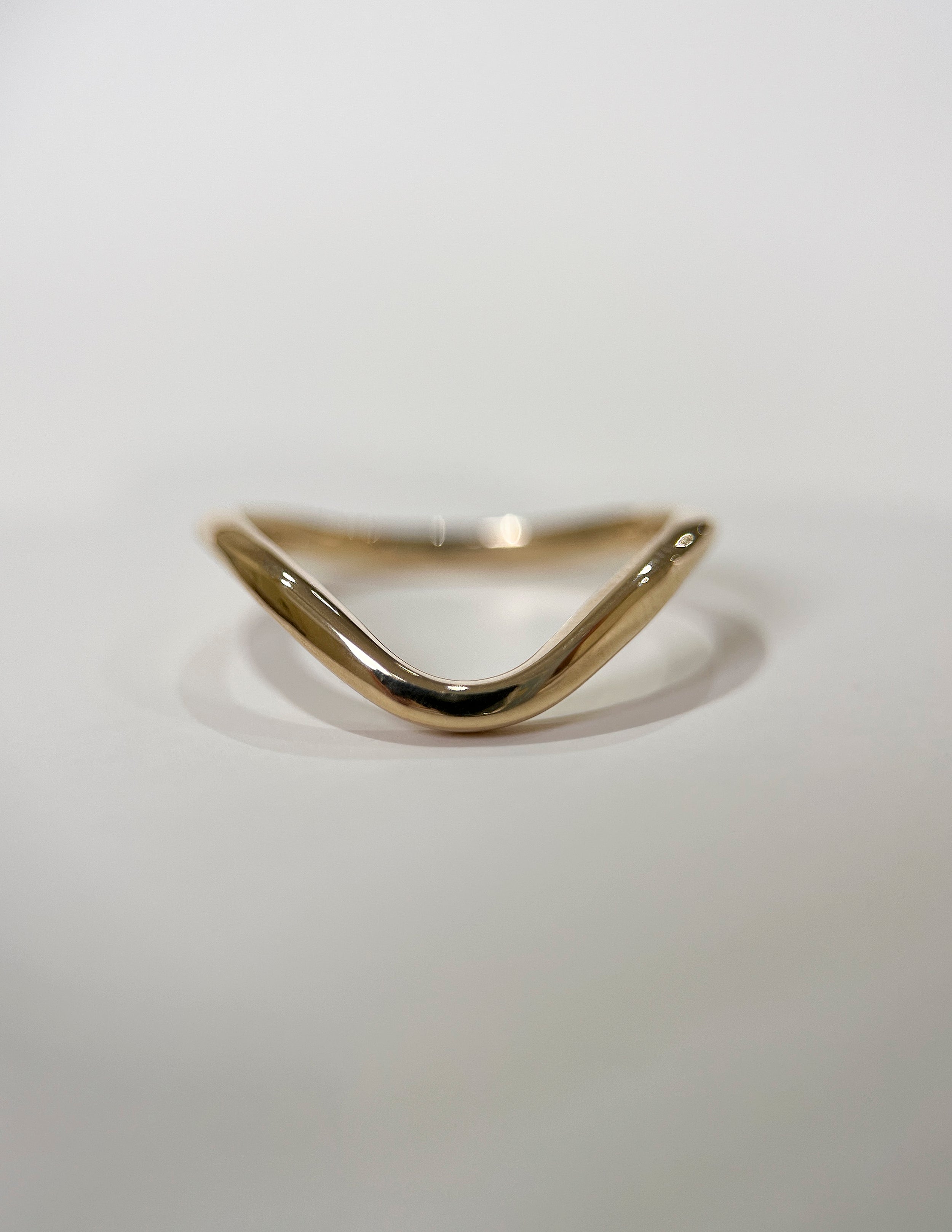 Plain curved Wedding Band