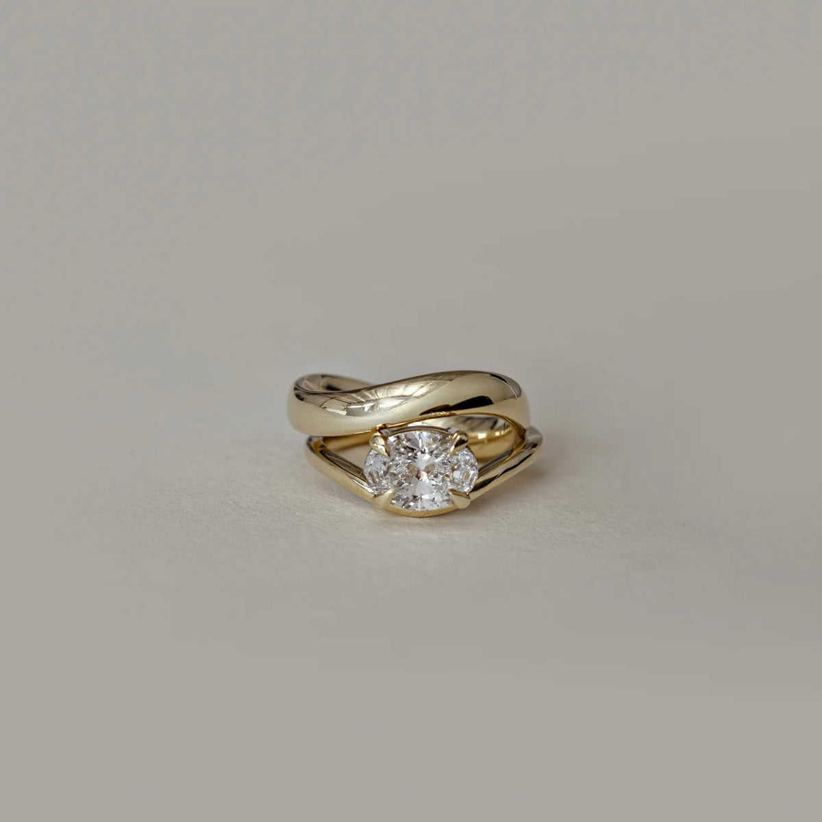 1.0 - 3.0 CT Oval Lab Grown Diamond Curved Engagement Ring