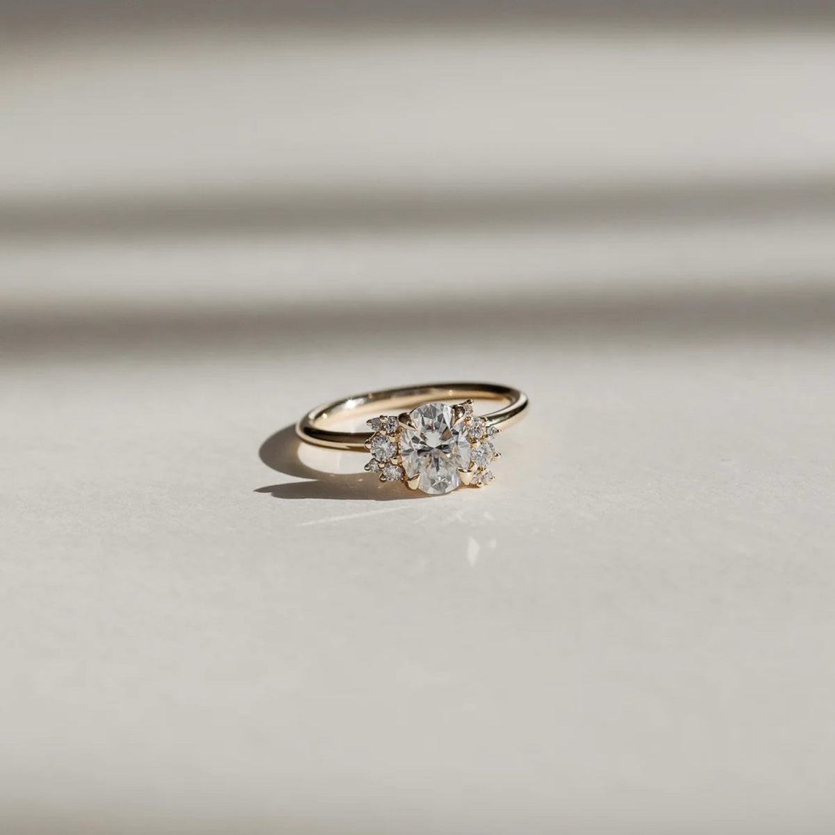 1.0-3.5 CT Oval Lab Grown Diamond Cluster Engagement Ring