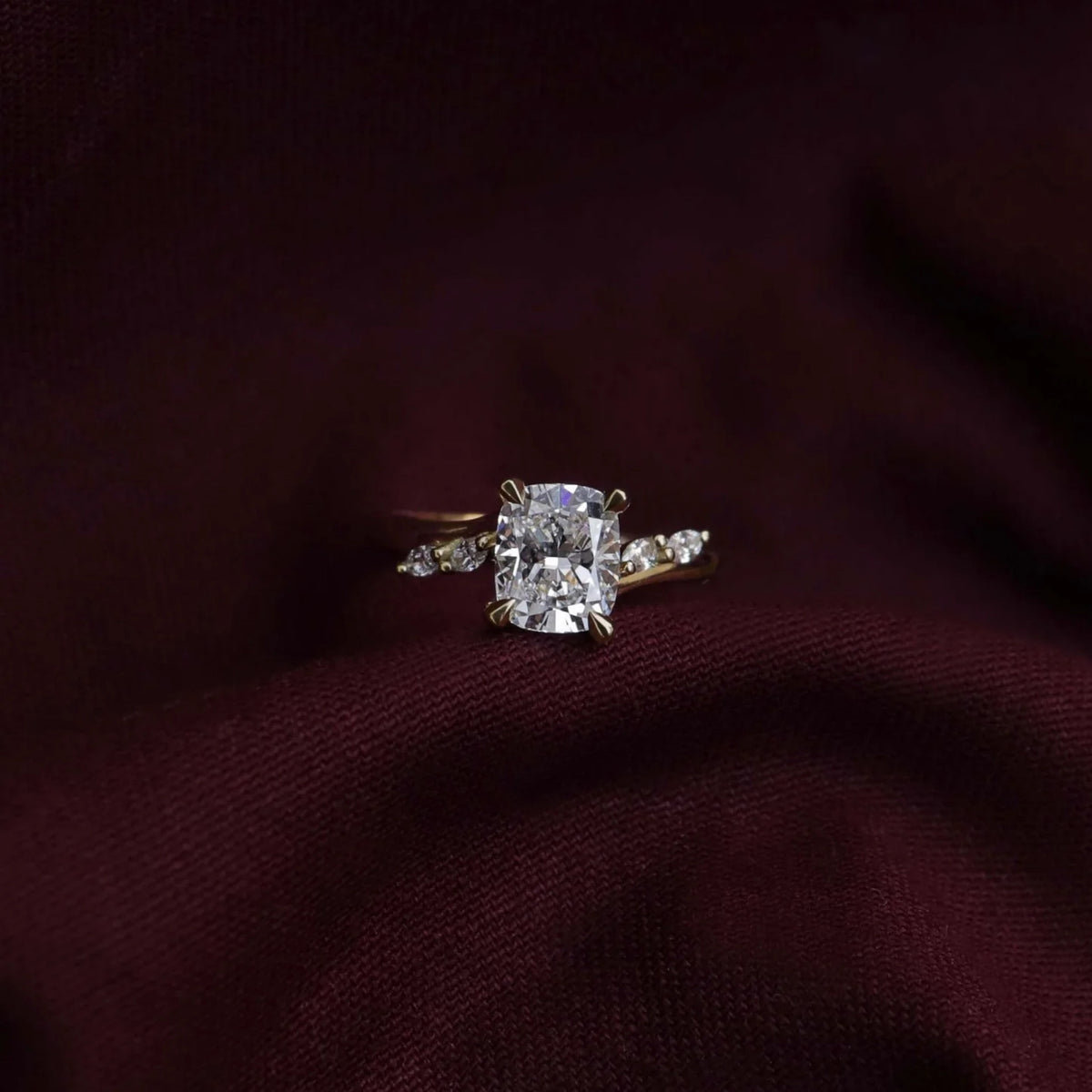 1.0-3.5 CT Elongated Cushion Lab Grown Diamond Twisted Band Engagement Ring