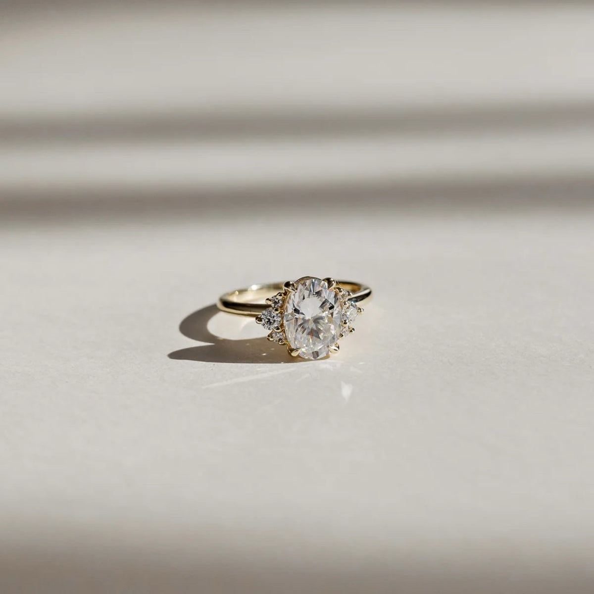 1.0-3.5 CT Oval Lab Grown Diamond Cluster Engagement Ring